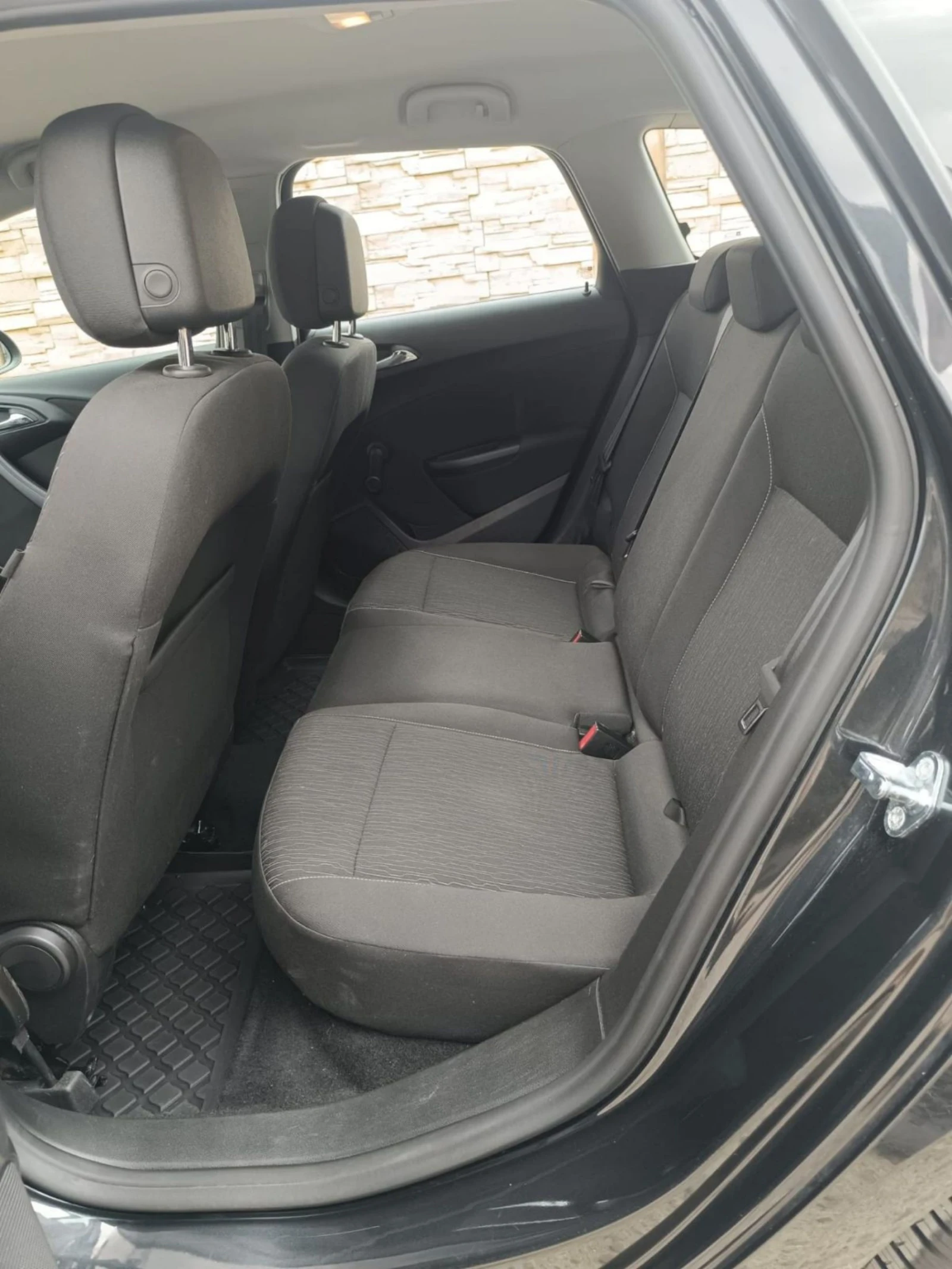 Opel Astra Sports Tourer , снимка 11 - Автомобили и джипове - 54512212