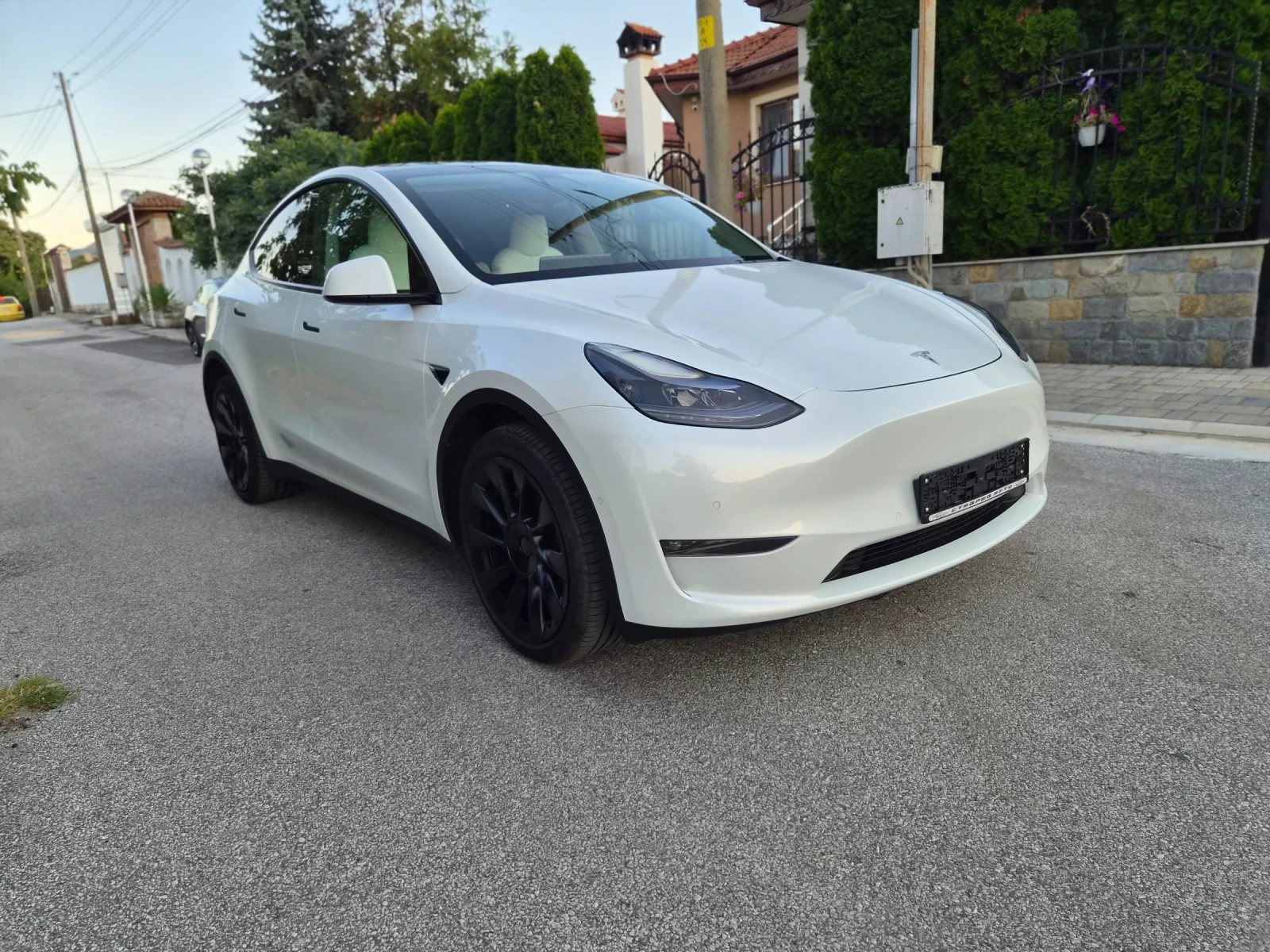 Tesla Model Y Long Range/Dual Motor/9.22г, снимка 2 - Автомобили и джипове - 55513769