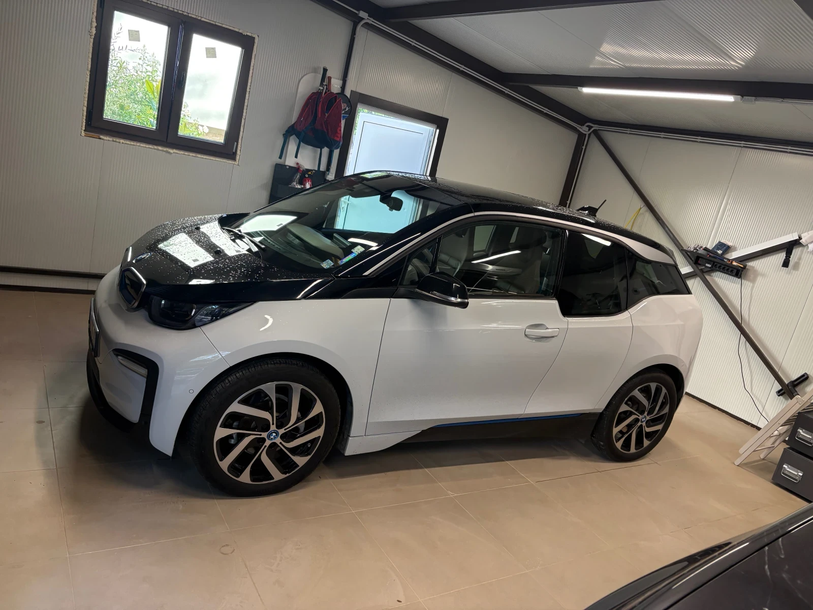 BMW i3 120Ah 170 hp. 