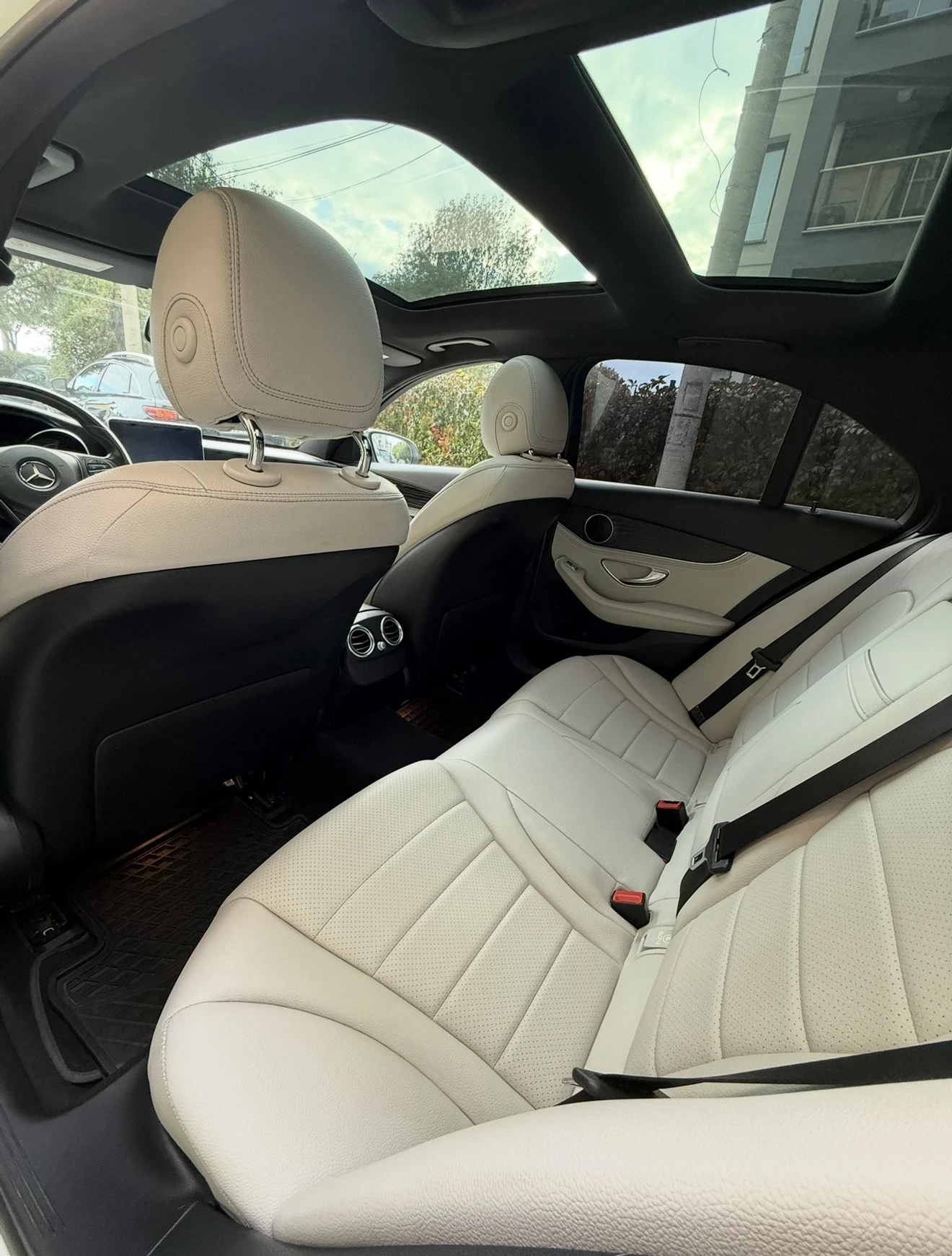 Mercedes-Benz C 300 4MATIC AMG, снимка 10 - Автомобили и джипове - 55794368