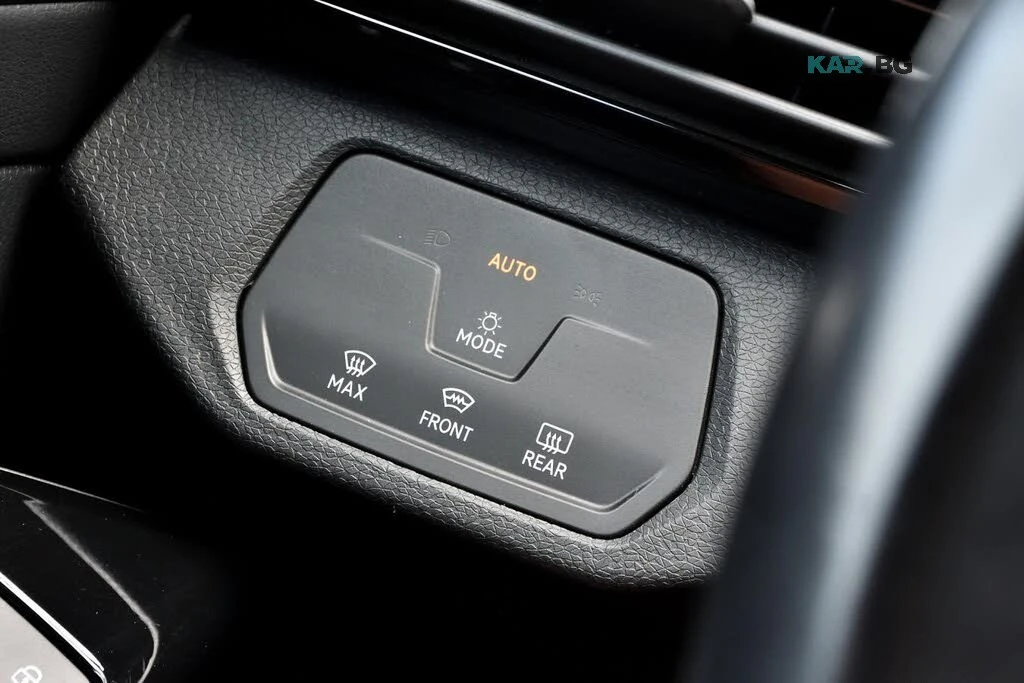 VW ID.4 PRO* 4X4* ДИСТРОНИК* ПОДГРЕВ* КАМЕРА, снимка 13 - Автомобили и джипове - 56564072