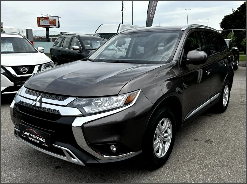 Mitsubishi Outlander 2.4 AWD, снимка 3 - Автомобили и джипове - 46836091