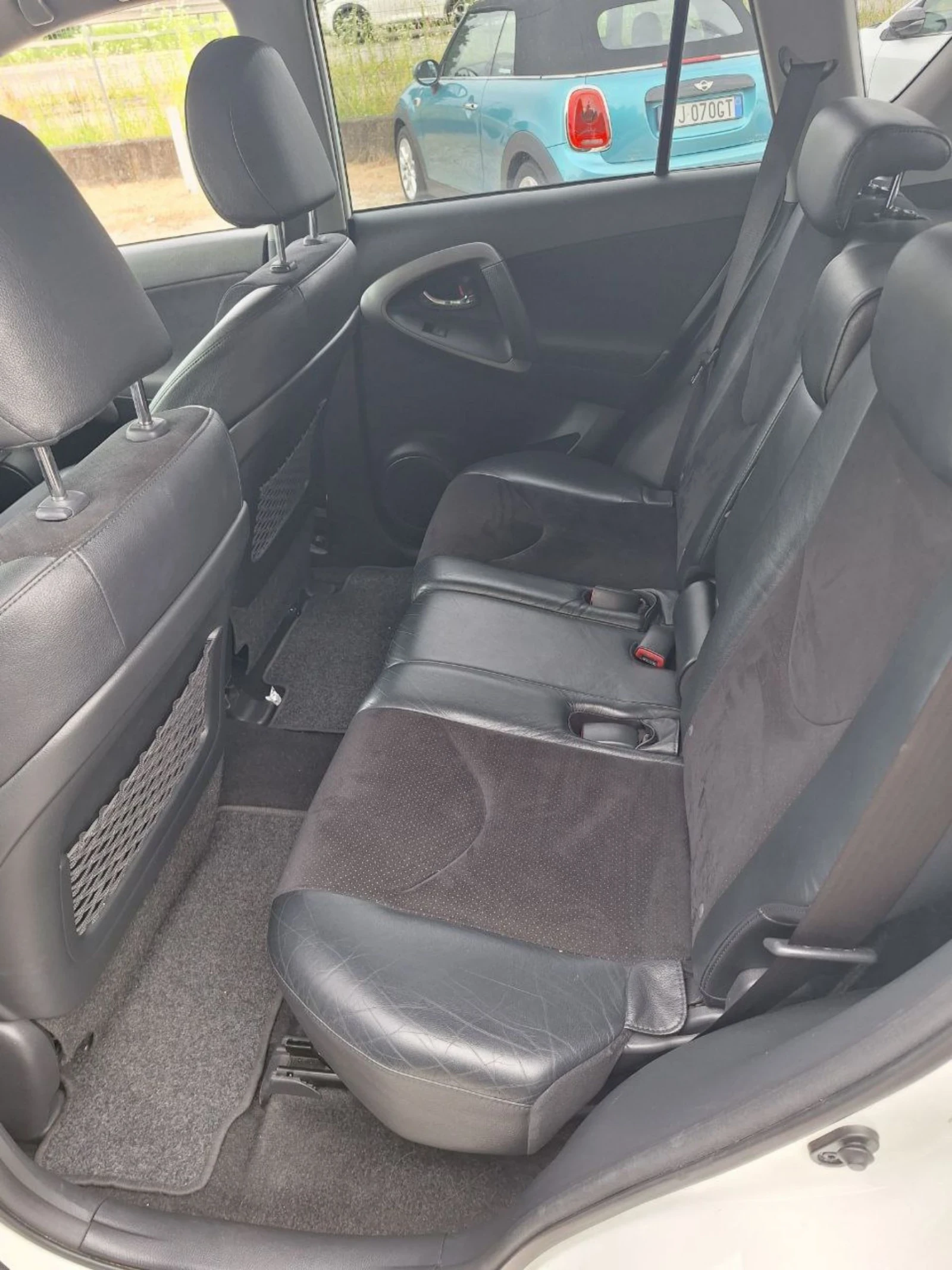 Toyota Rav4 2.2D4D ОЧАКВАН ВНОС!! 133х.км. EXCLUSIVE - изображение 9