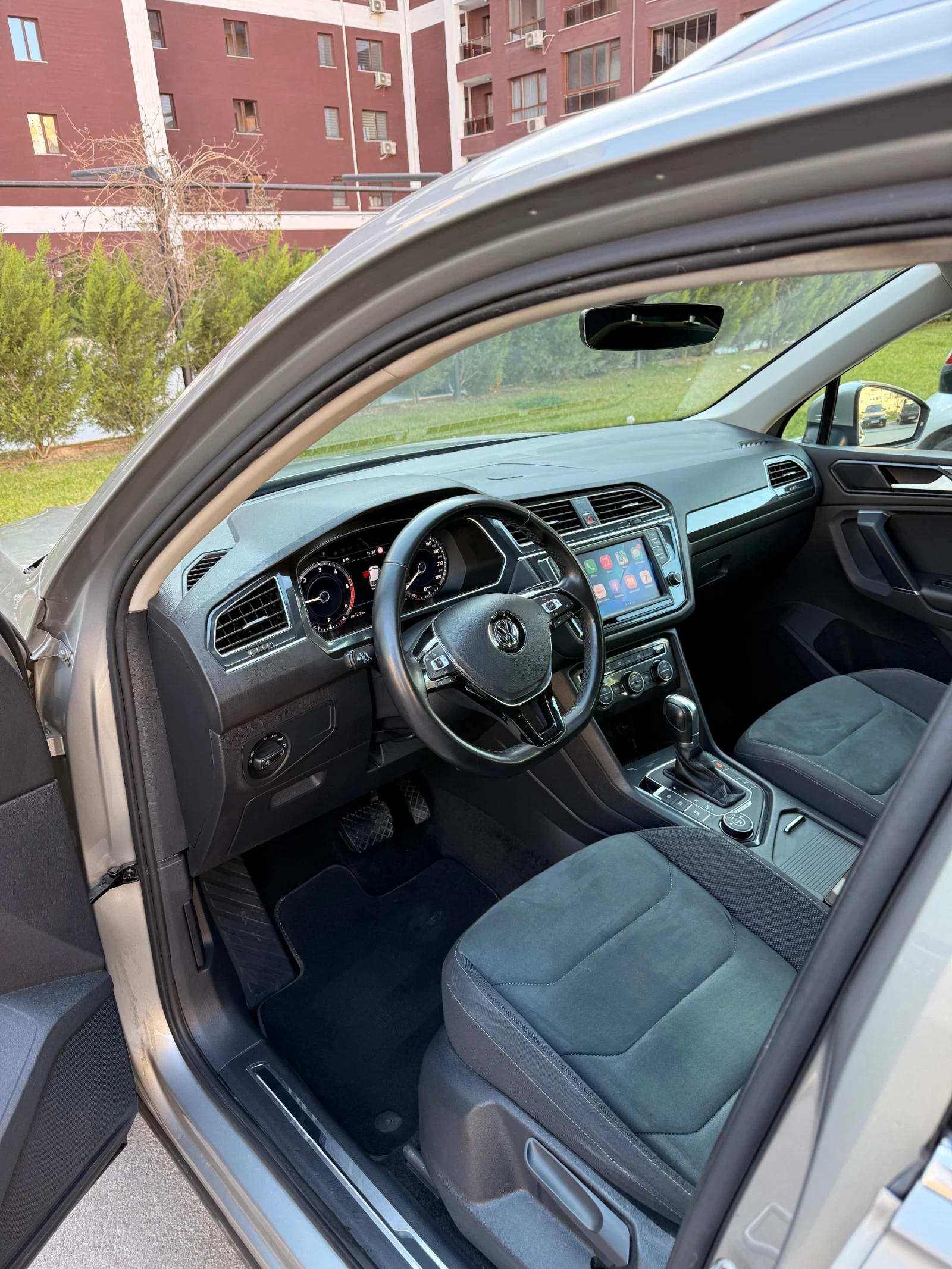 VW Tiguan 2.0TDI/FullLED/Distro/LaneAssist, снимка 7 - Автомобили и джипове - 53747488