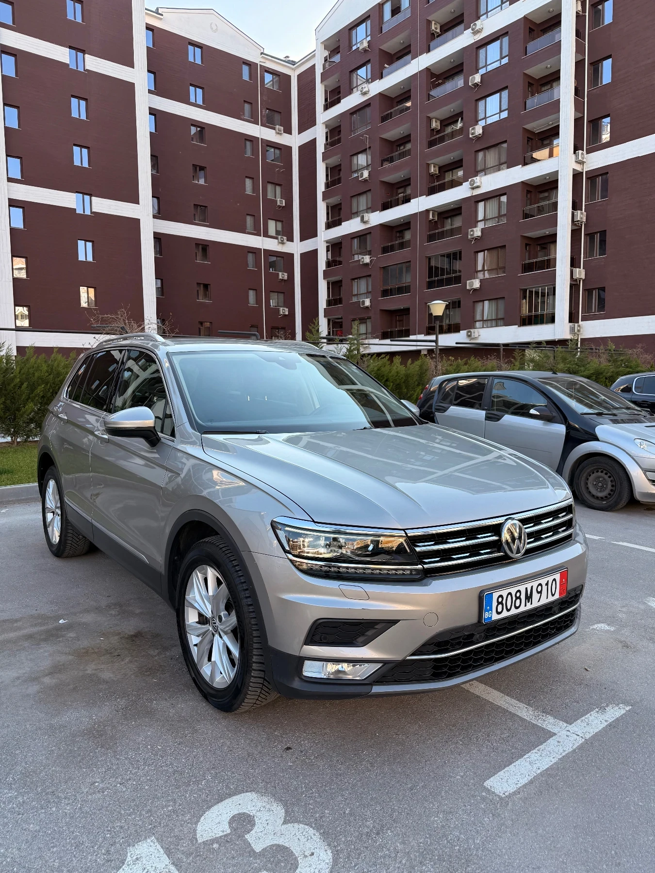 VW Tiguan 2.0TDI/FullLED/Distro/LaneAssist, снимка 2 - Автомобили и джипове - 53747488