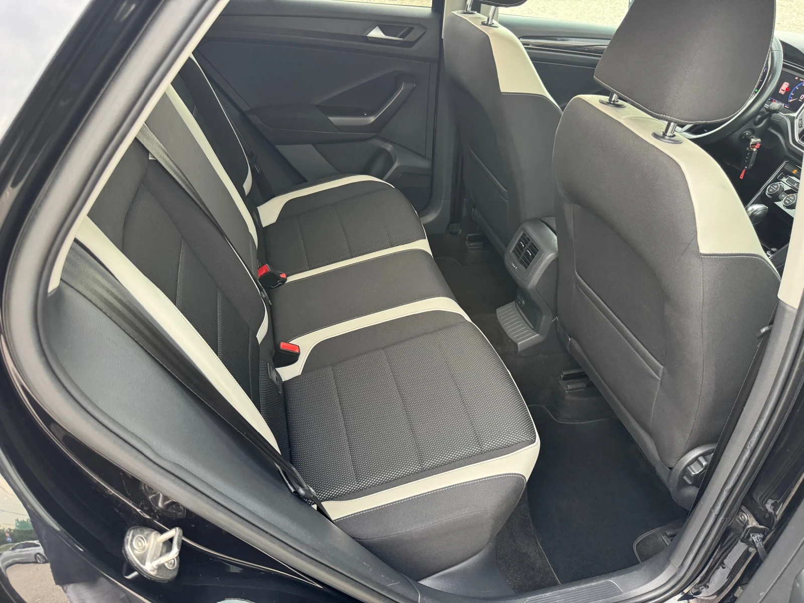 VW T-Roc Virtual, 2.0TDI, IQ-Light, 162644км, Сервиз, снимка 11 - Автомобили и джипове - 54807321