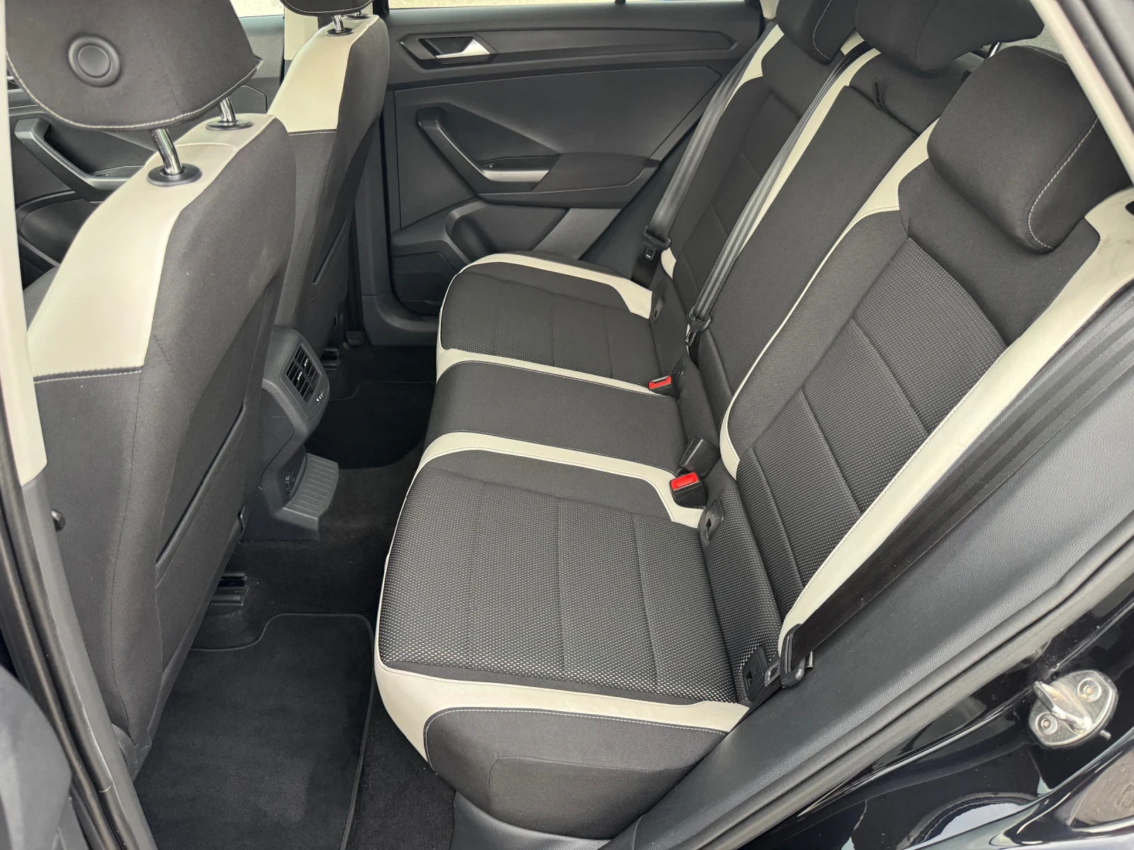 VW T-Roc Virtual, 2.0TDI, IQ-Light, 162644км, Сервиз, снимка 10 - Автомобили и джипове - 54807321