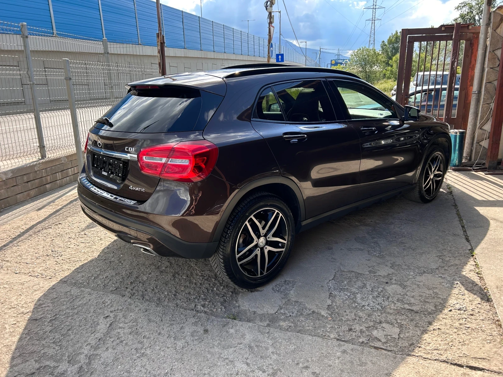 Mercedes-Benz GLA 200 d 4Matic, снимка 4 - Автомобили и джипове - 55005423