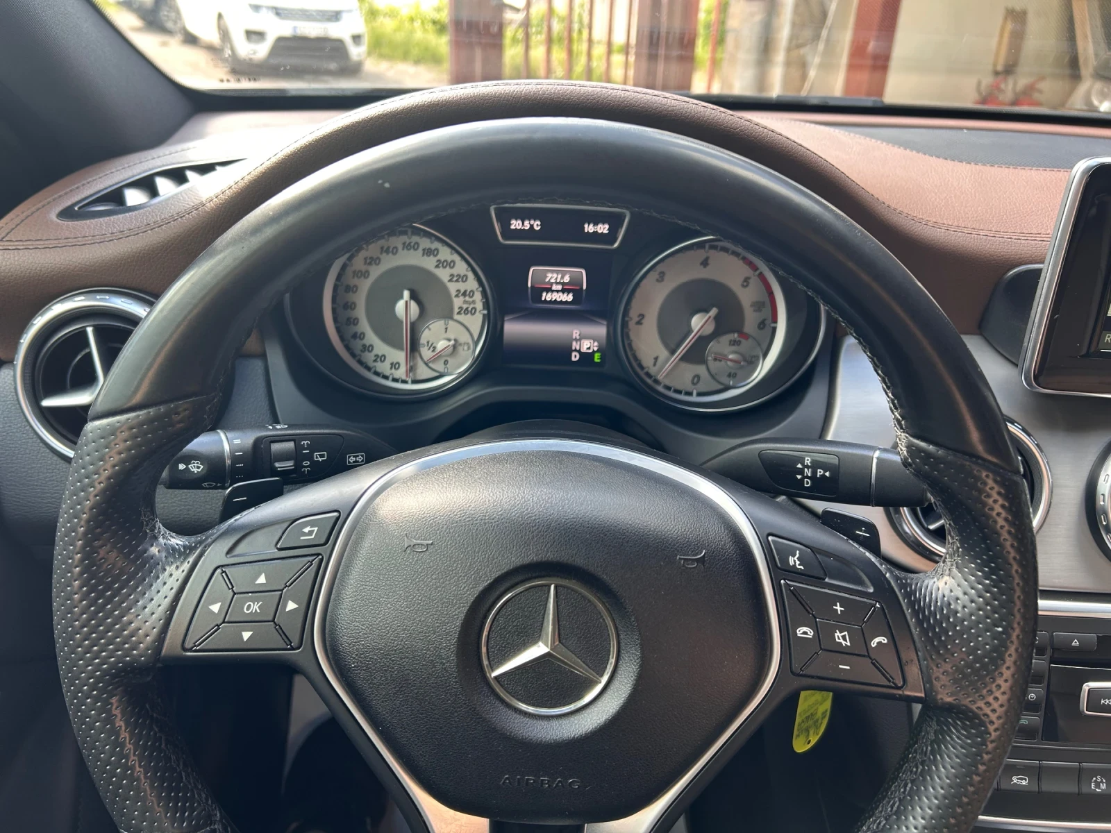 Mercedes-Benz GLA 200 d 4Matic, снимка 11 - Автомобили и джипове - 55005423