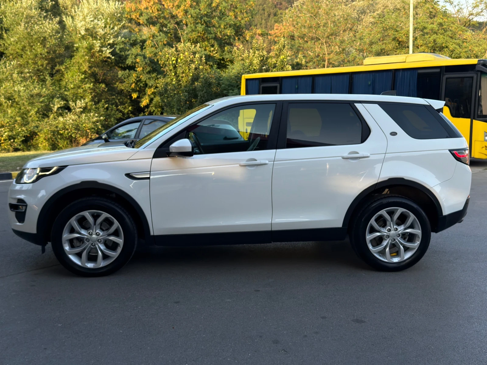Land Rover Discovery Sport 2.0d Нави/Климатроник/Камера/4х4/Фейслифт, снимка 9 - Автомобили и джипове - 55728356