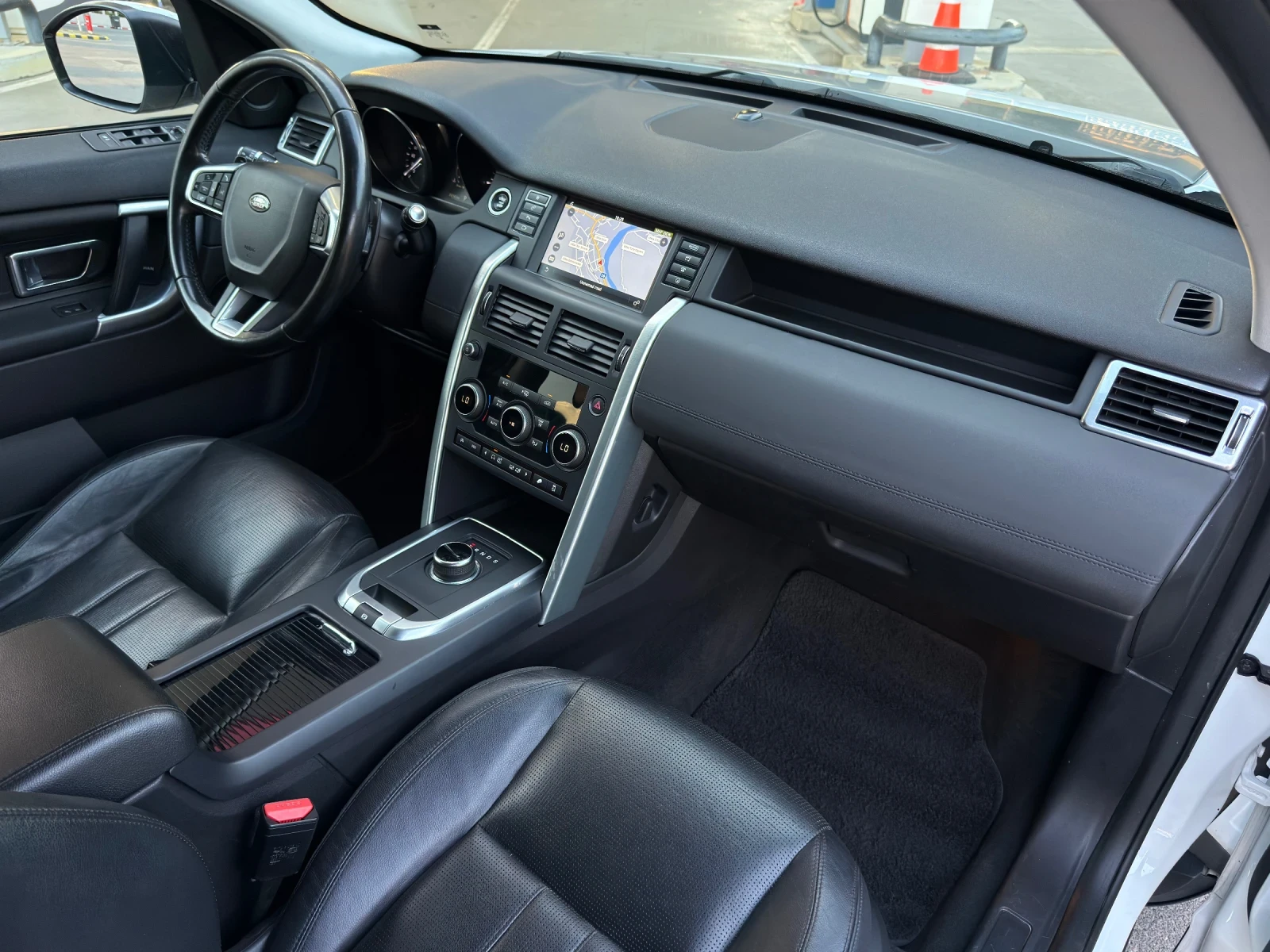 Land Rover Discovery Sport 2.0d Нави/Климатроник/Камера/4х4/Фейслифт, снимка 13 - Автомобили и джипове - 55728356
