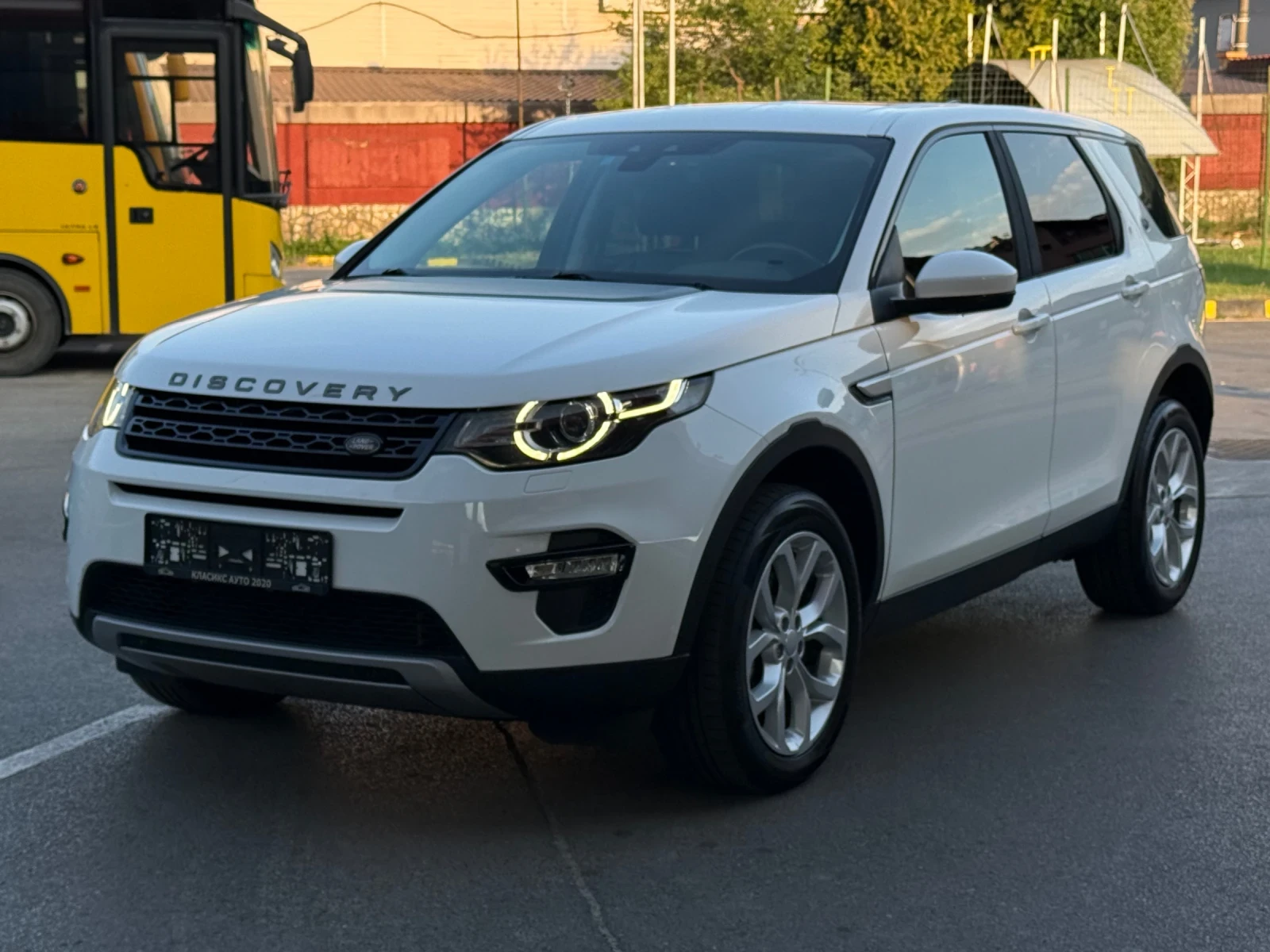 Land Rover Discovery Sport 2.0d Нави/Климатроник/Камера/4х4/Фейслифт, снимка 5 - Автомобили и джипове - 55728356