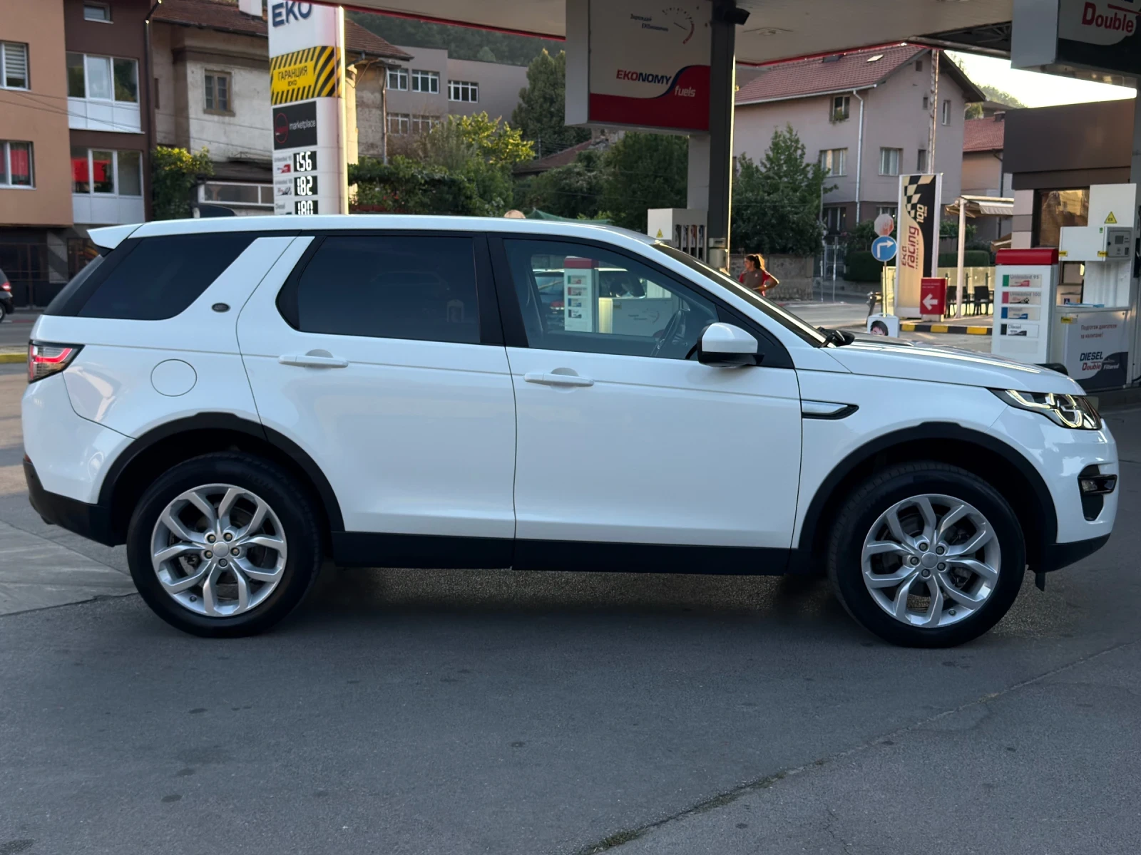 Land Rover Discovery Sport 2.0d Нави/Климатроник/Камера/4х4/Фейслифт, снимка 6 - Автомобили и джипове - 55728356