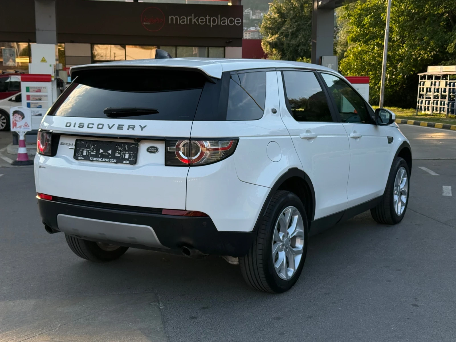Land Rover Discovery Sport 2.0d Нави/Климатроник/Камера/4х4/Фейслифт, снимка 7 - Автомобили и джипове - 55728356