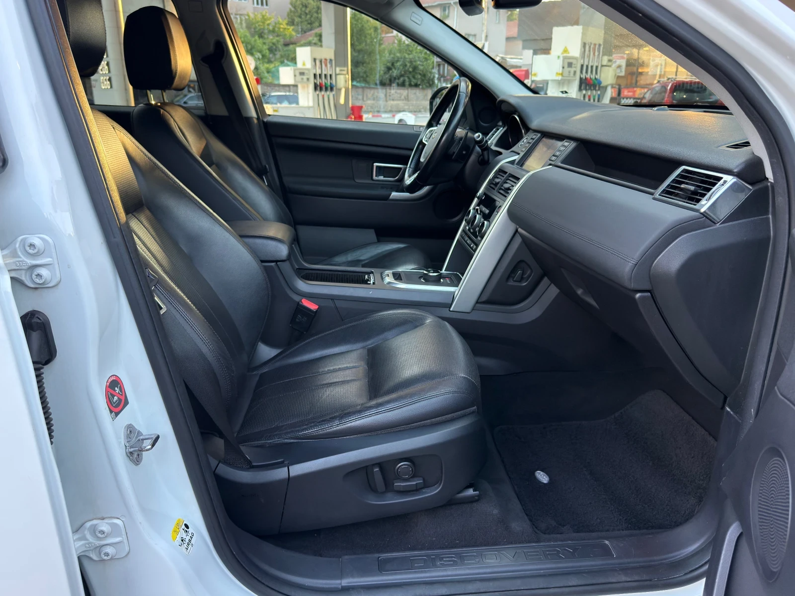 Land Rover Discovery Sport 2.0d Нави/Климатроник/Камера/4х4/Фейслифт, снимка 14 - Автомобили и джипове - 55728356