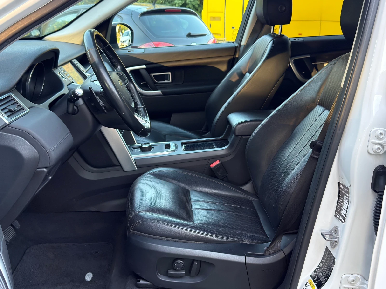Land Rover Discovery Sport 2.0d Нави/Климатроник/Камера/4х4/Фейслифт, снимка 11 - Автомобили и джипове - 55728356