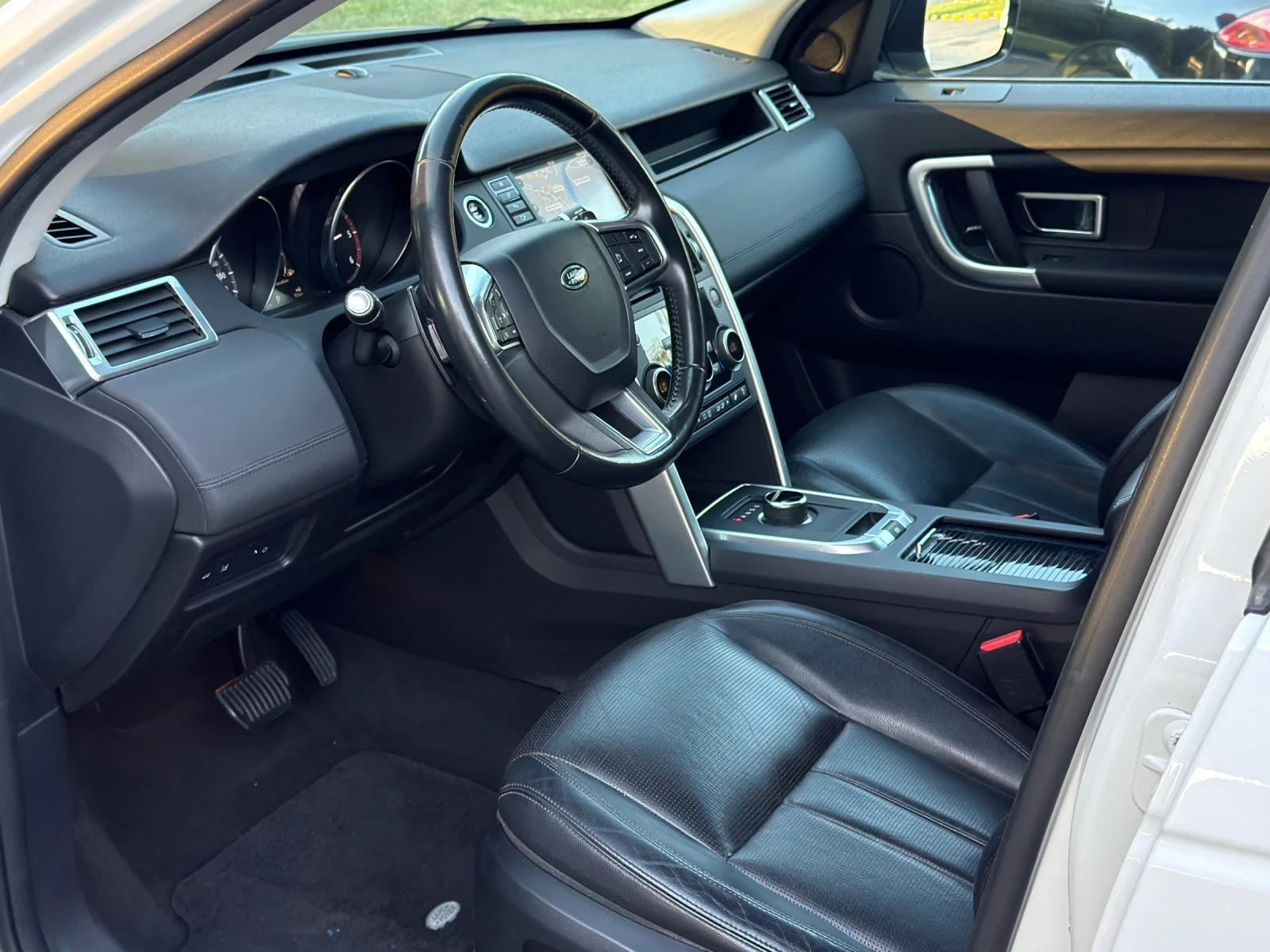 Land Rover Discovery Sport 2.0d Нави/Климатроник/Камера/4х4/Фейслифт, снимка 10 - Автомобили и джипове - 55728356