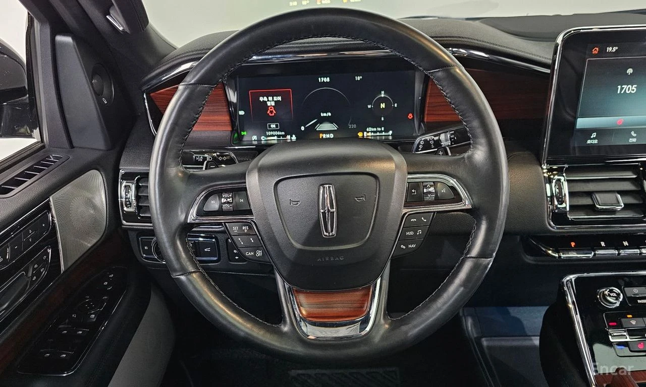 Lincoln Navigator 3.5L* ОБДУХВАНЕ* ДИСТРОНИК* ХЕДЪП* 360КАМЕРА* , снимка 9 - Автомобили и джипове - 55990843