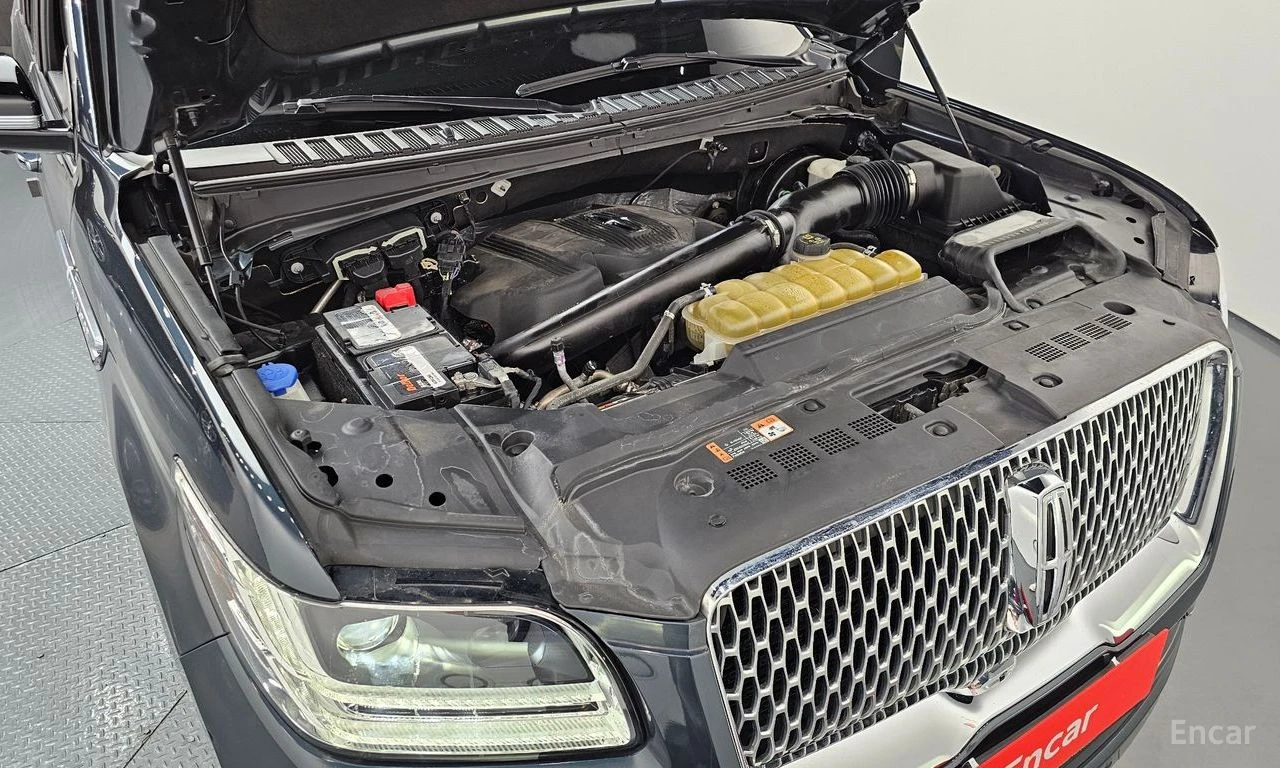 Lincoln Navigator 3.5L* ОБДУХВАНЕ* ДИСТРОНИК* ХЕДЪП* 360КАМЕРА* , снимка 17 - Автомобили и джипове - 55990843