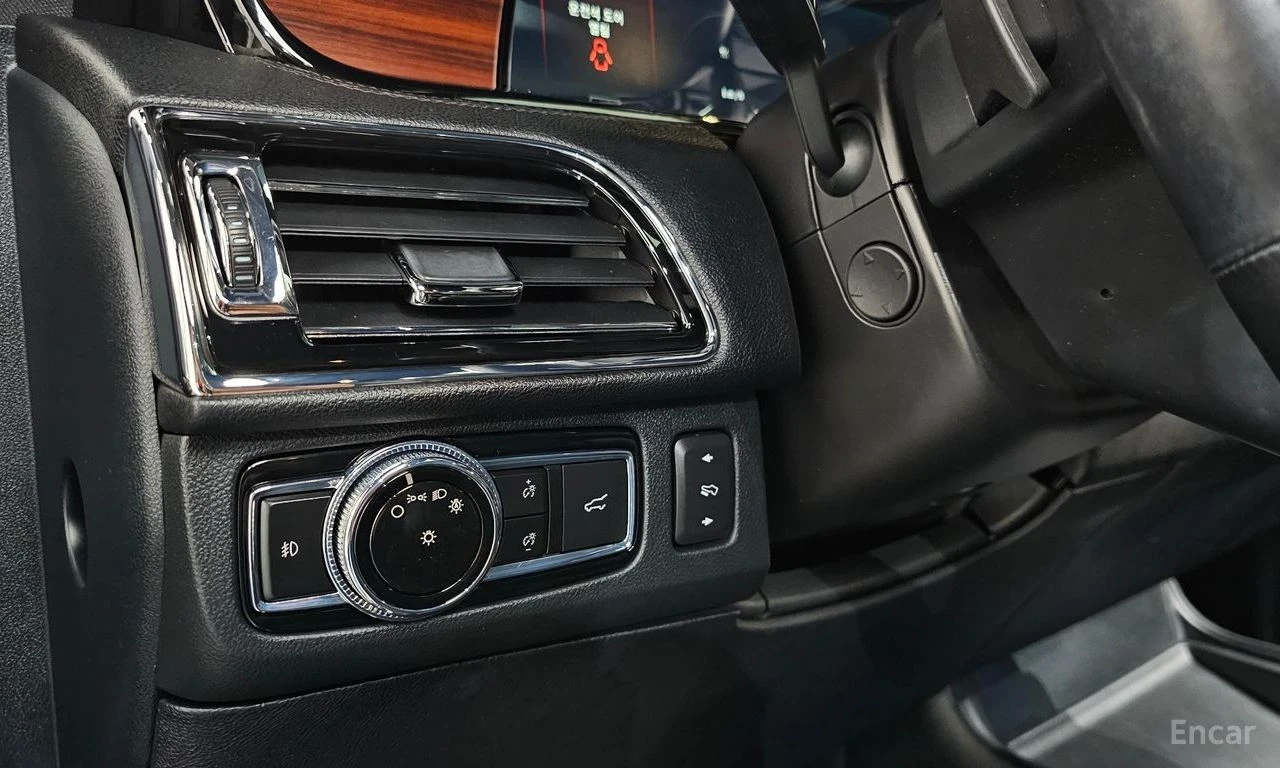 Lincoln Navigator 3.5L* ОБДУХВАНЕ* ДИСТРОНИК* ХЕДЪП* 360КАМЕРА* , снимка 7 - Автомобили и джипове - 55990843