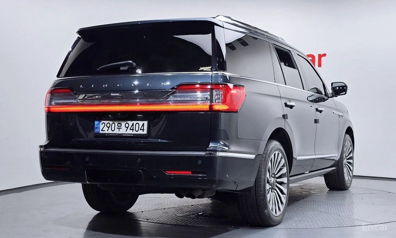 Lincoln Navigator 3.5L* ОБДУХВАНЕ* ДИСТРОНИК* ХЕДЪП* 360КАМЕРА* , снимка 2 - Автомобили и джипове - 55990843
