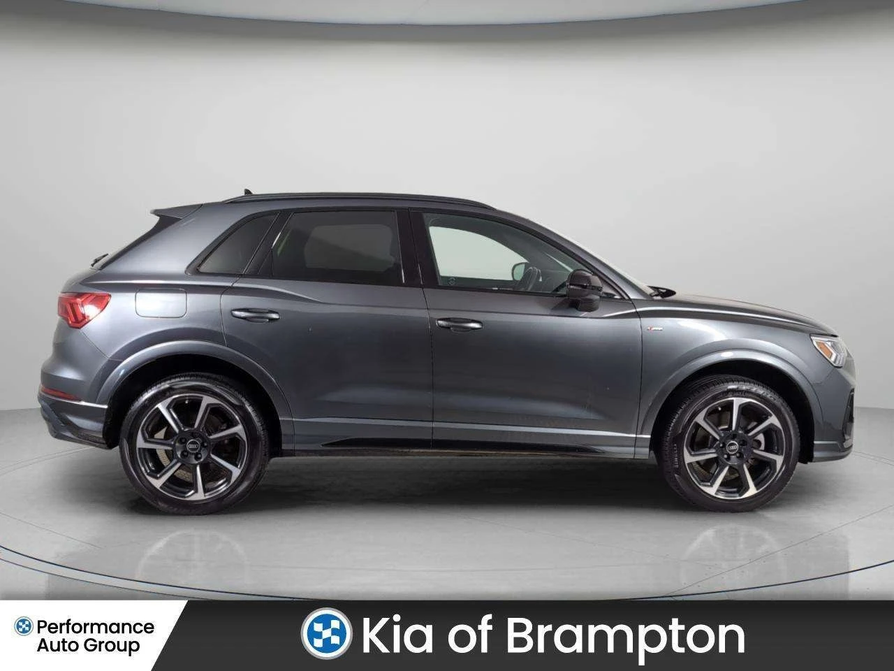 Audi Q3 * Progressiv Quattro 19' Alloys Leather Pano r, снимка 5 - Автомобили и джипове - 56102758
