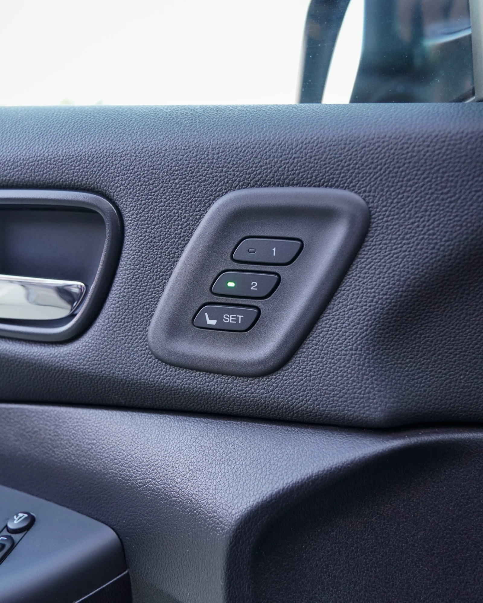 Honda Cr-v 2.0 i-VTEC 4x4 EXECUTIVE | Panorama| Keyless| NAVI, снимка 12 - Автомобили и джипове - 56153316