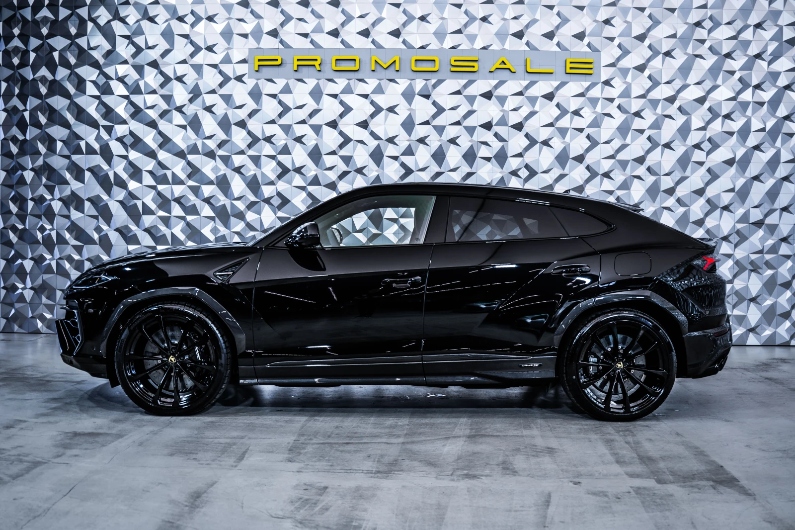 Lamborghini Urus SE* Carbon* B&O, снимка 3 - Автомобили и джипове - 56612444