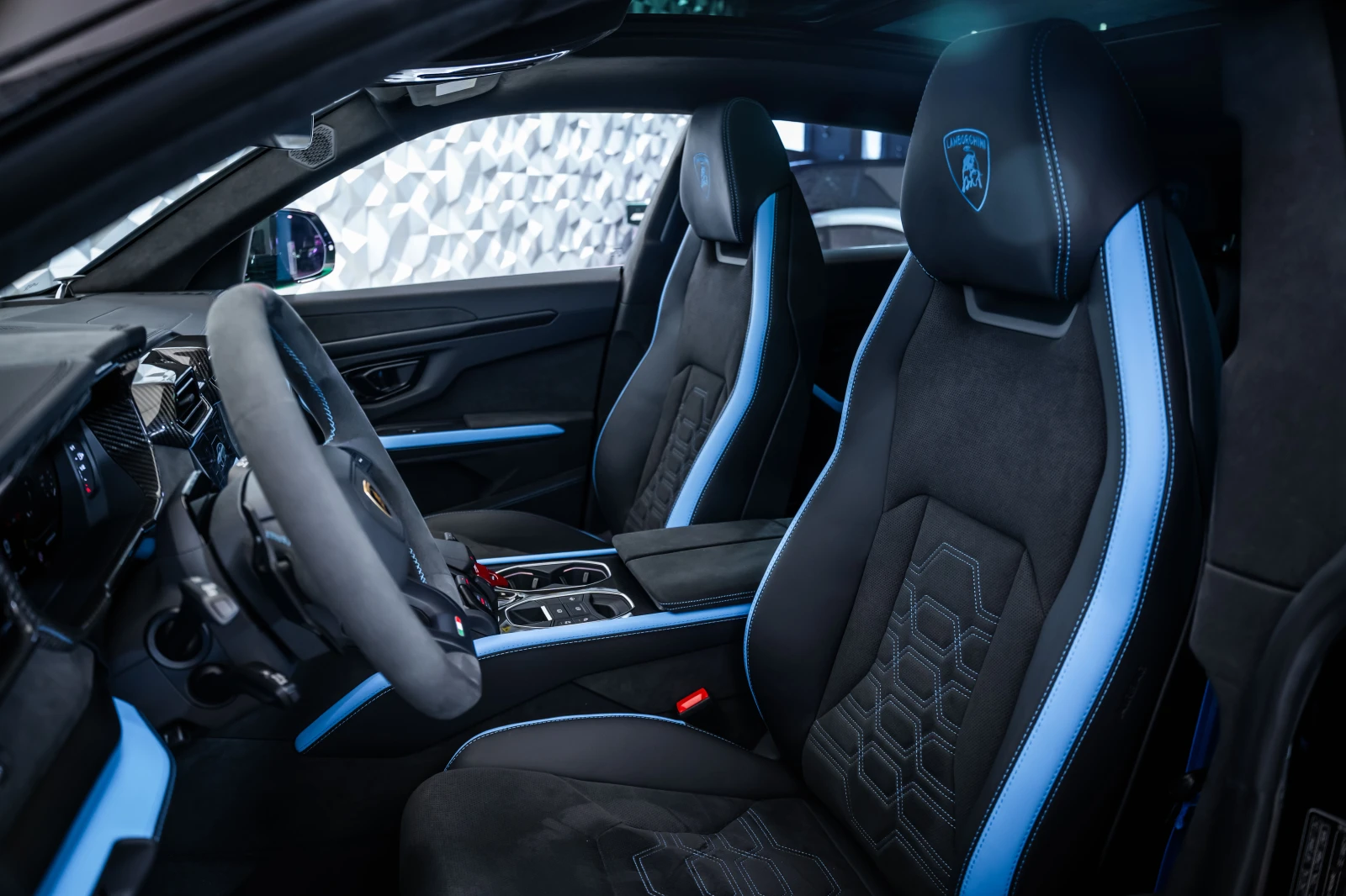 Lamborghini Urus SE* Carbon* B&O, снимка 12 - Автомобили и джипове - 56612444