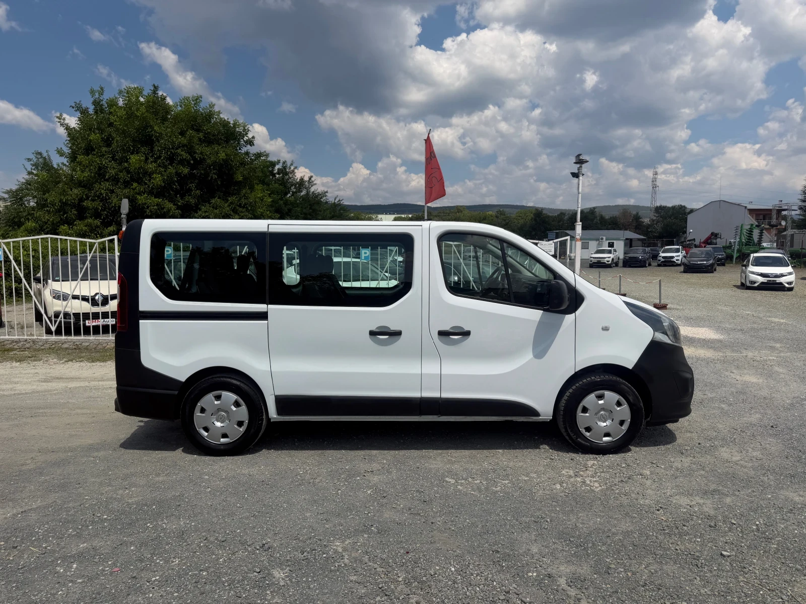 Opel Vivaro TDCI / MAXI / ЕВРО6 / 9-МЕСТЕН / АВТОПИЛОТ, снимка 4 - Бусове и автобуси - 55313092