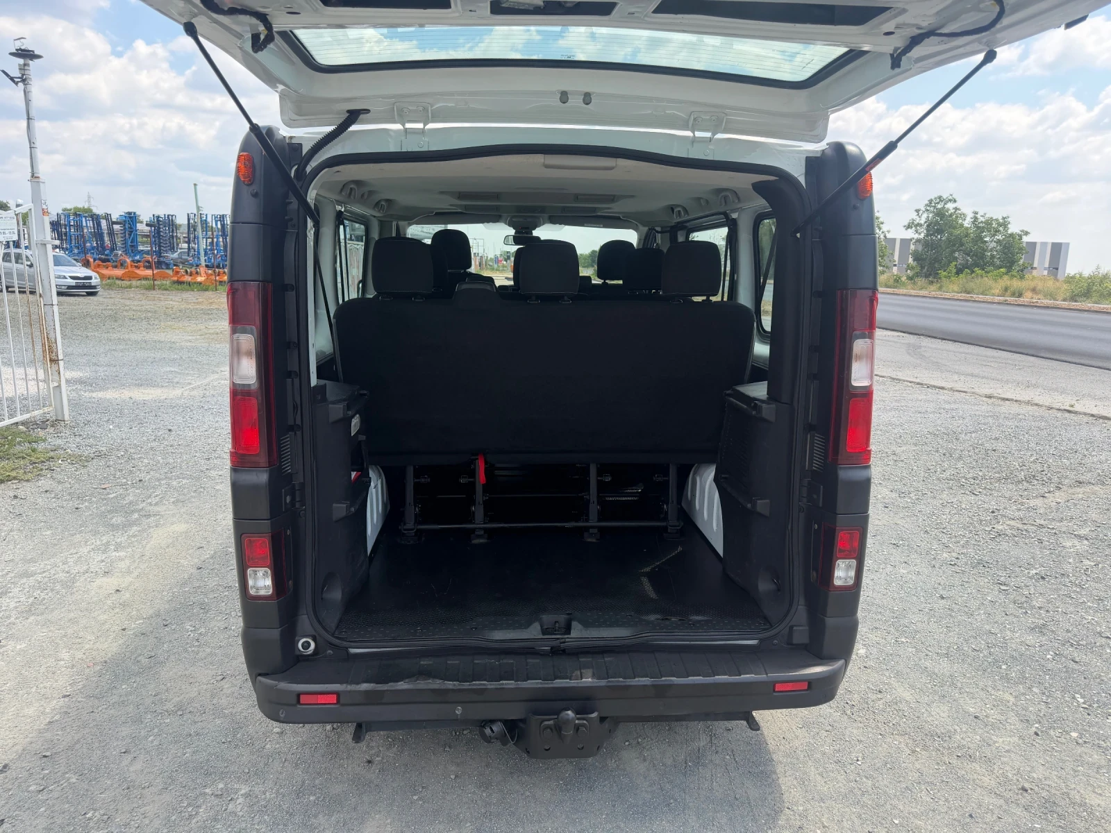 Opel Vivaro TDCI / MAXI / ЕВРО6 / 9-МЕСТЕН / АВТОПИЛОТ, снимка 14 - Бусове и автобуси - 55313092
