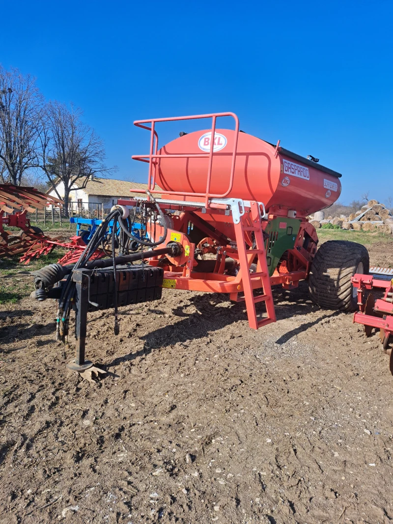 Сеялка Gaspardo Manta 12+ Бункер-Gaspardo-Scatenata-3000l, снимка 2 - Селскостопанска техника - 53497371