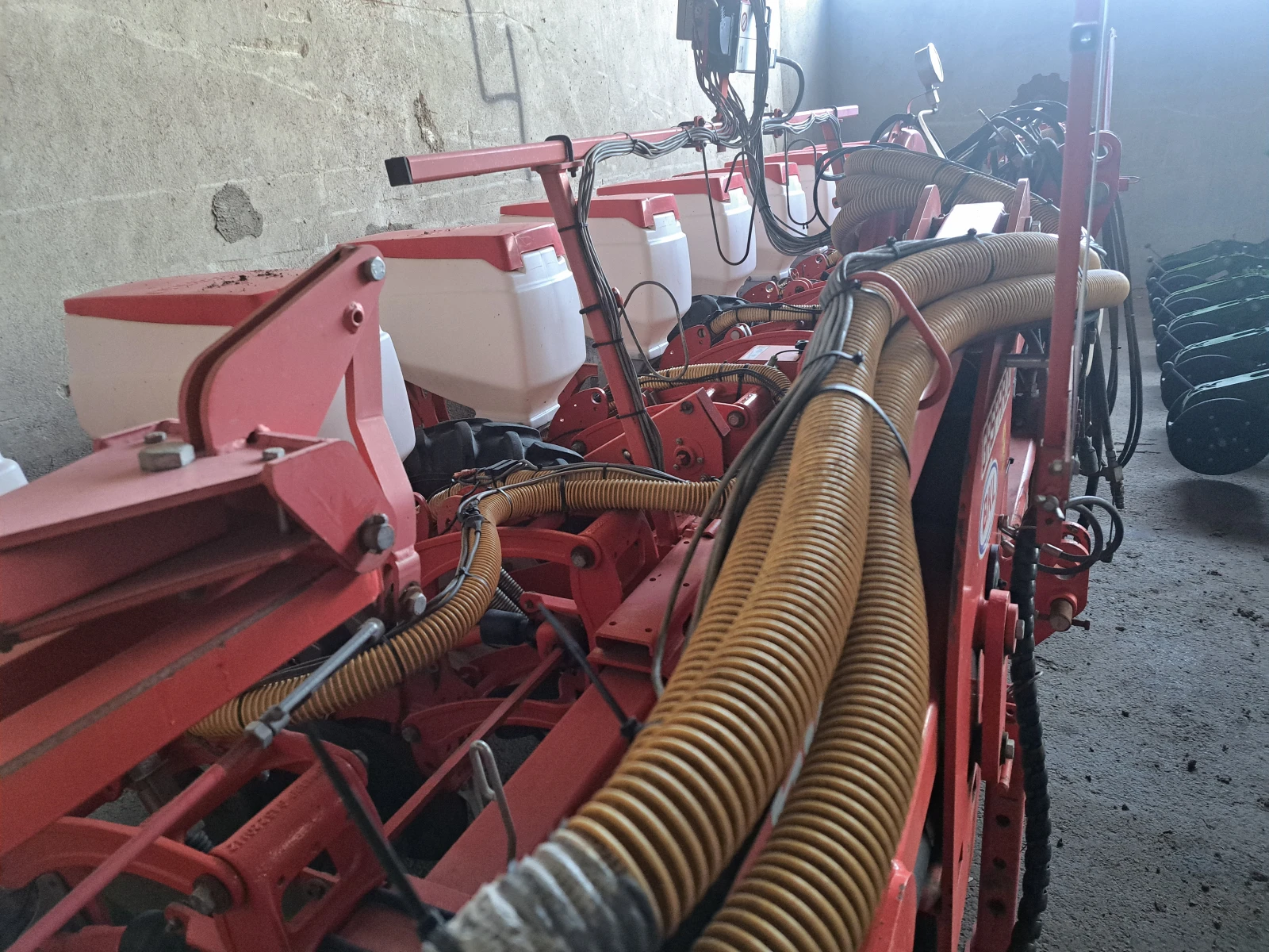 Сеялка Gaspardo Manta 12+ Бункер-Gaspardo-Scatenata-3000l - изображение 5