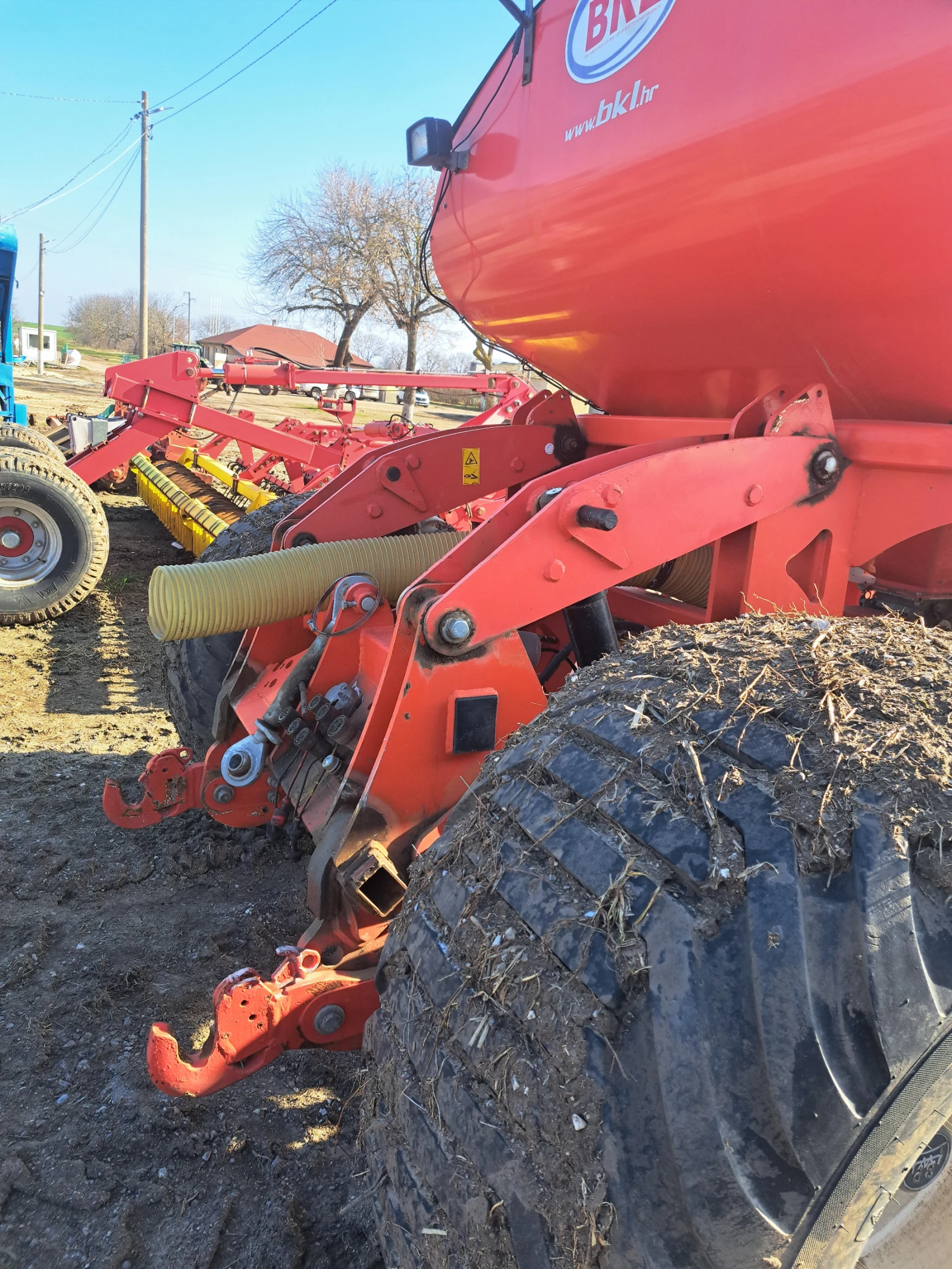 Сеялка Gaspardo Manta 12+ Бункер-Gaspardo-Scatenata-3000l - изображение 4