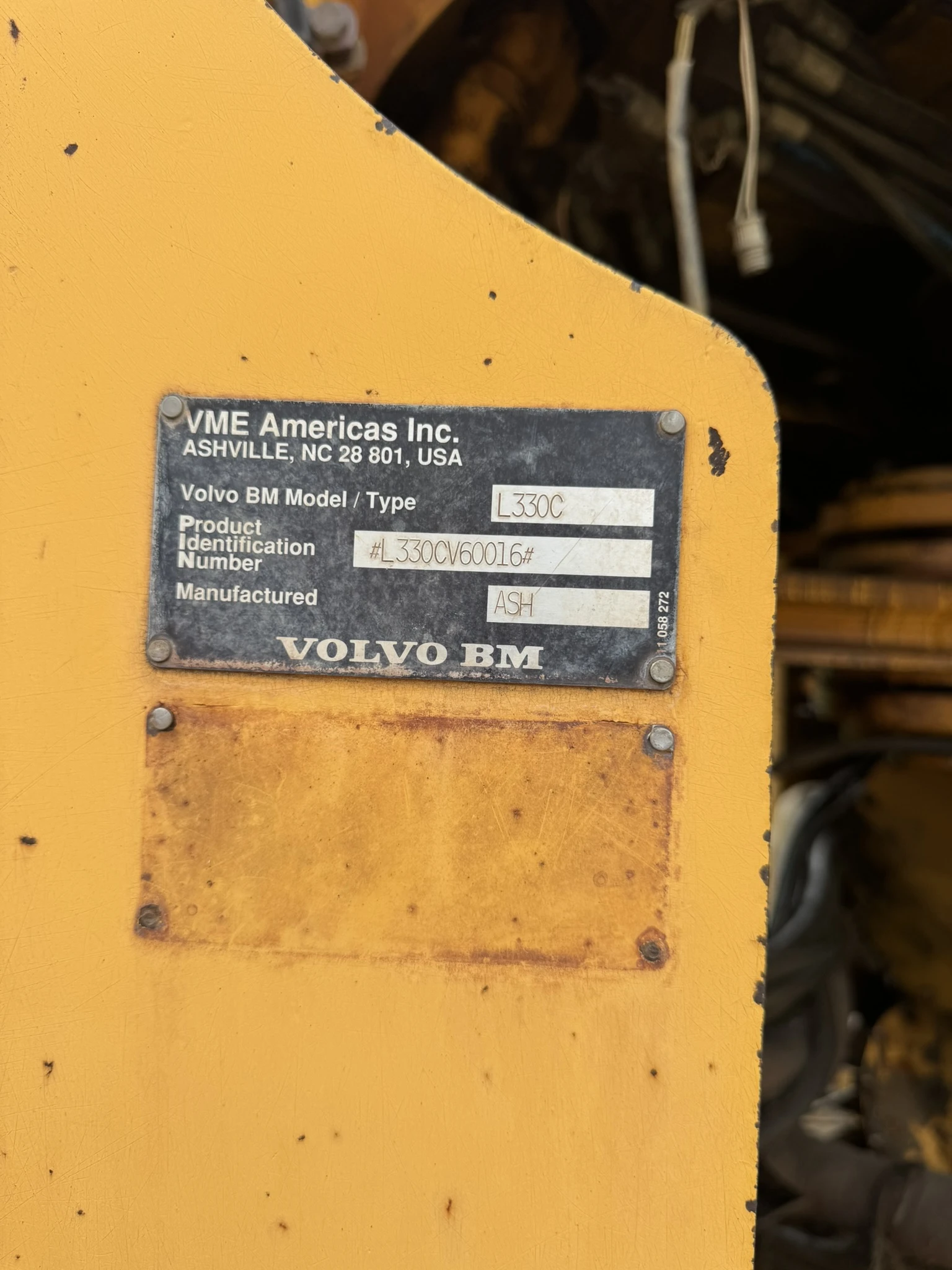 Челен товарач Volvo 330F - изображение 3