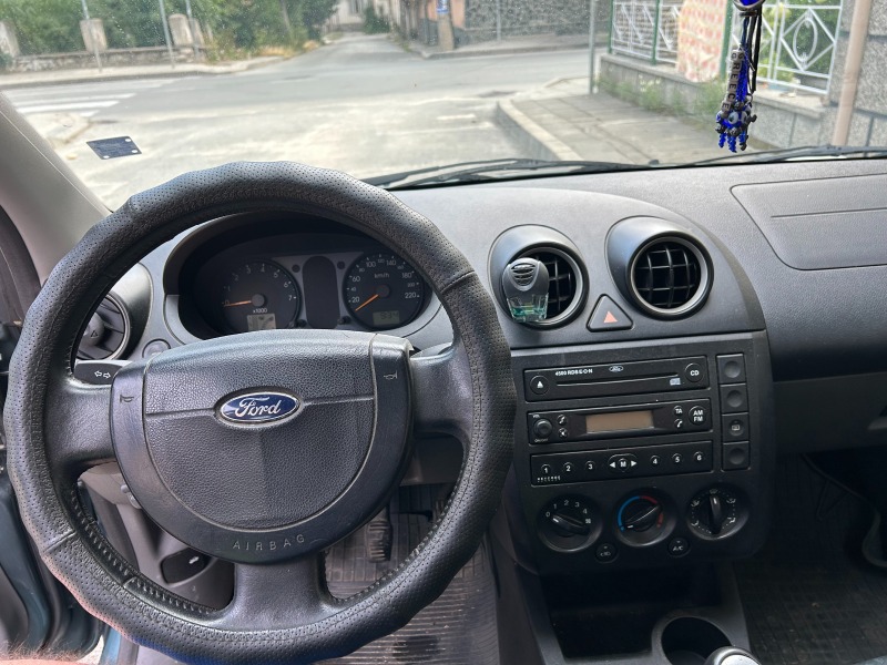 Ford Fiesta 1.4i, снимка 7 - Автомобили и джипове - 46468025
