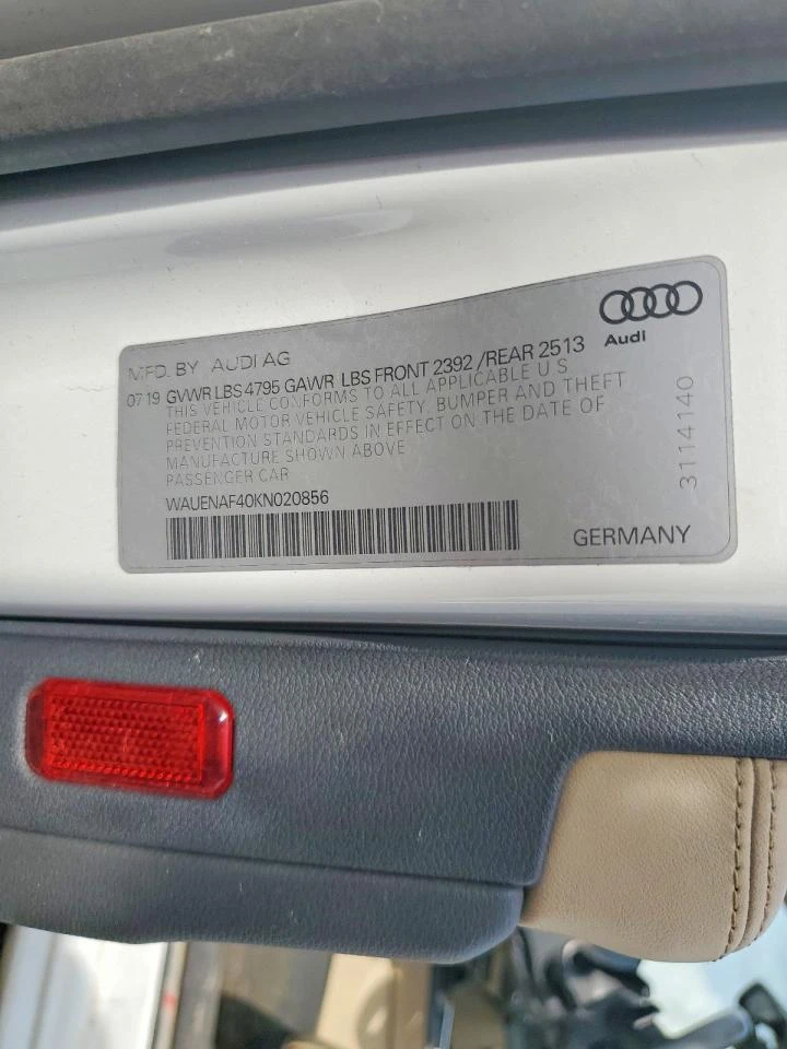 Audi A4 2.0l Premium Plus, снимка 12 - Автомобили и джипове - 54417325