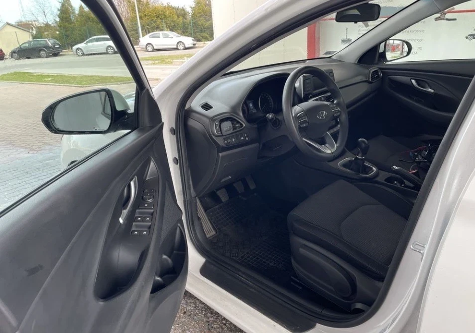 Hyundai I30 1, 6 110 k  - изображение 3