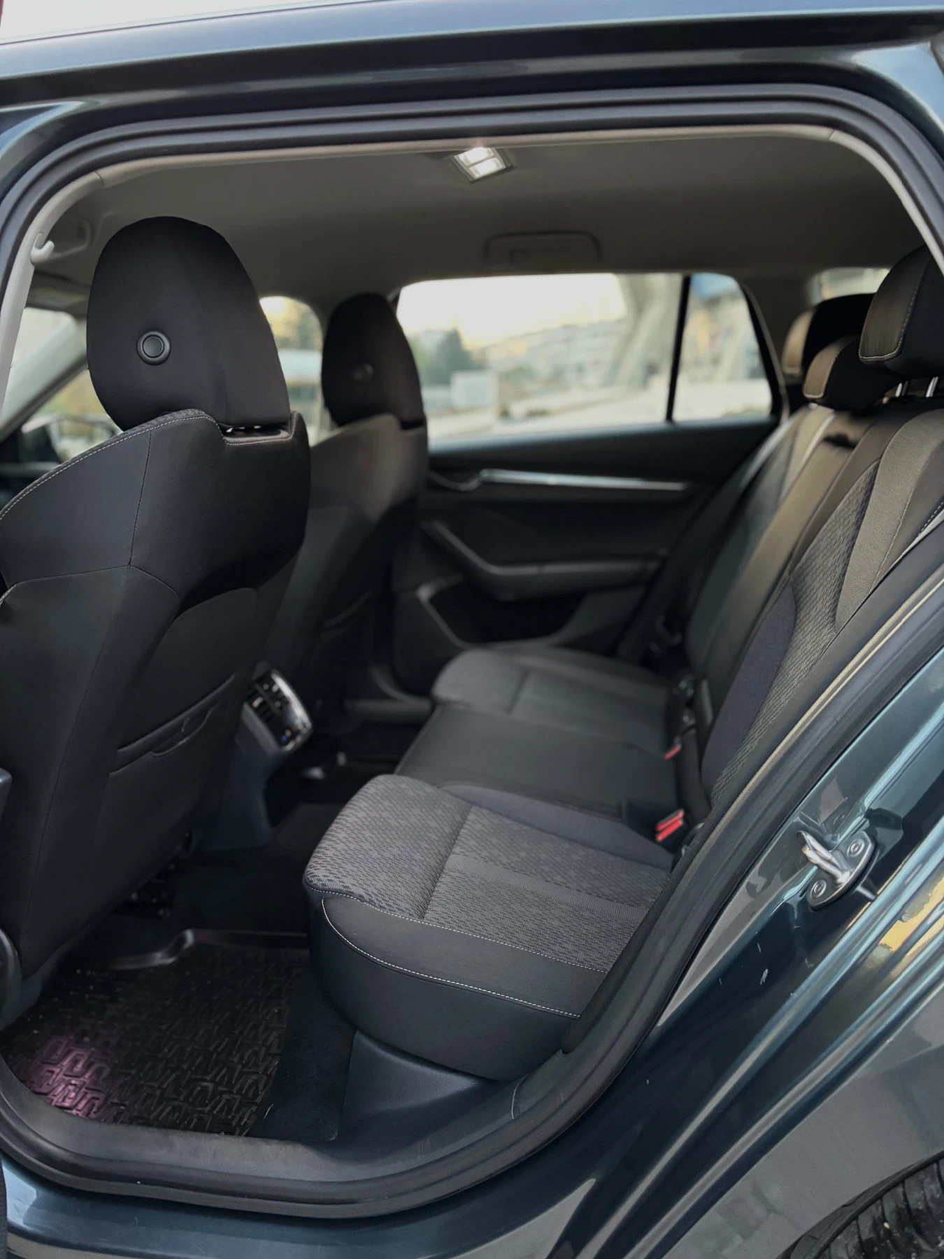 Skoda Octavia 2.0 TDI 150 7-DSG Digital Distronic CarPlay Camera | Mobile.bg   12