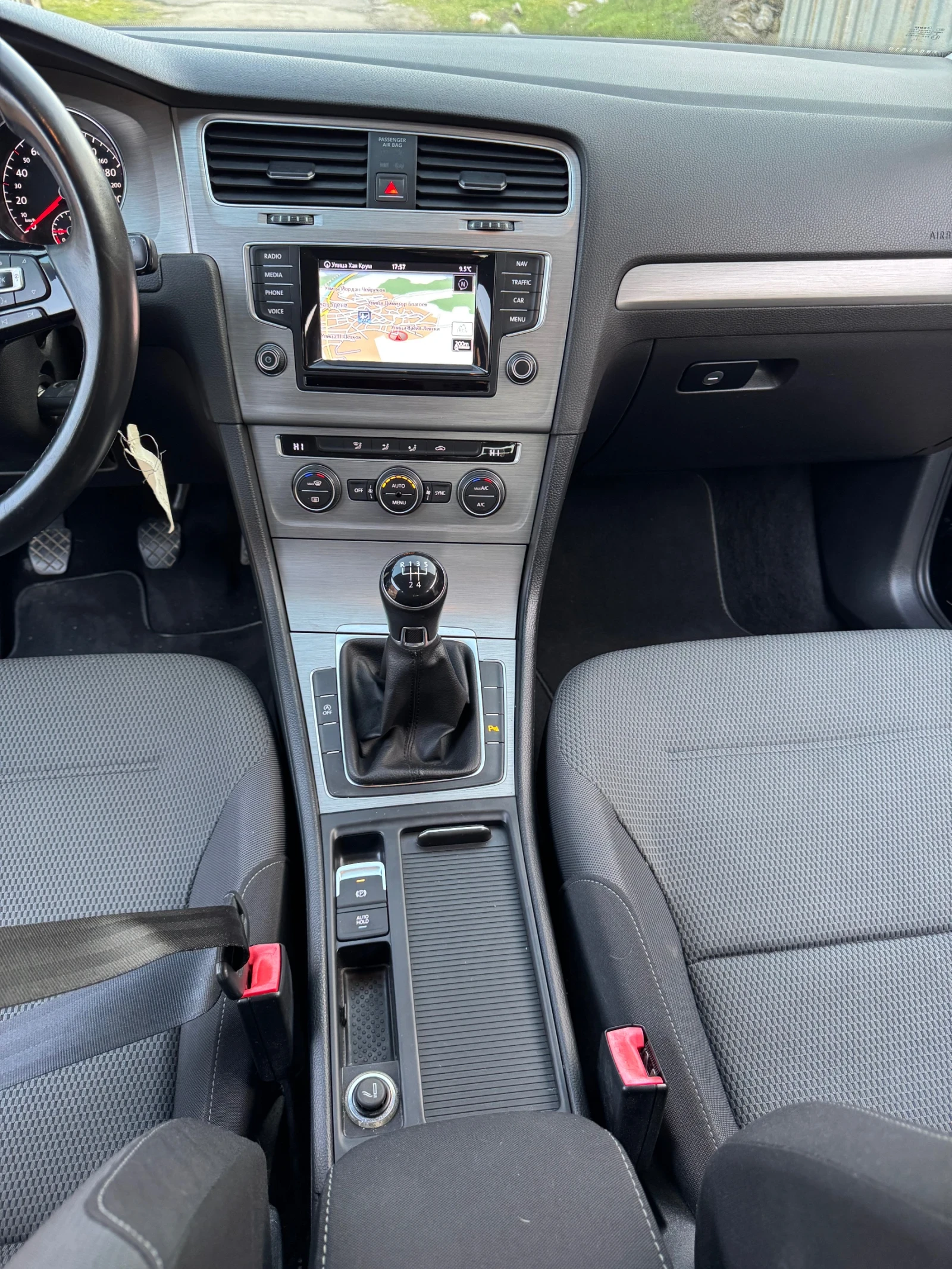 VW Golf VII, 1, 6 TDI 105 ks. Navi, klimatr., Parktr, снимка 7 - Автомобили и джипове - 53871804