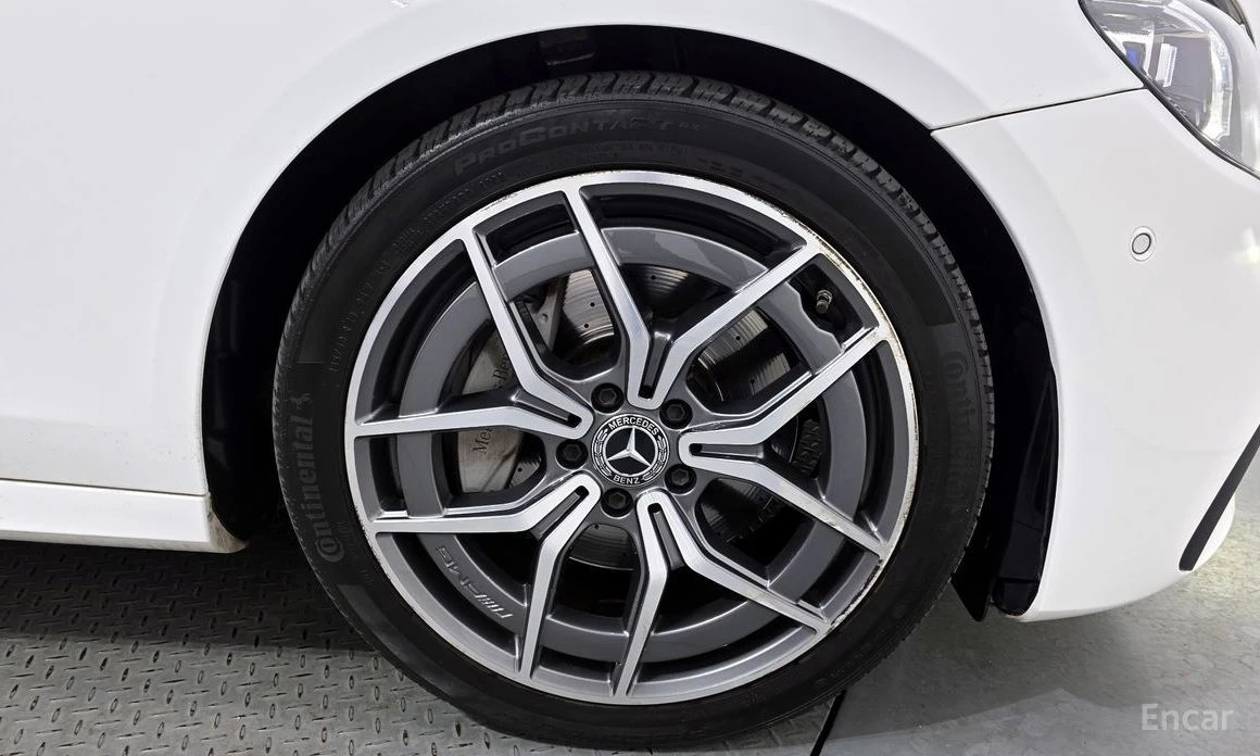 Mercedes-Benz E 220, снимка 5 - Автомобили и джипове - 54077474