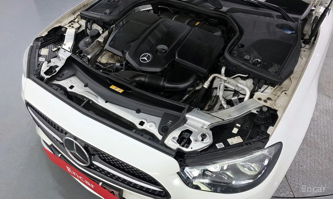 Mercedes-Benz E 220, снимка 6 - Автомобили и джипове - 54077474