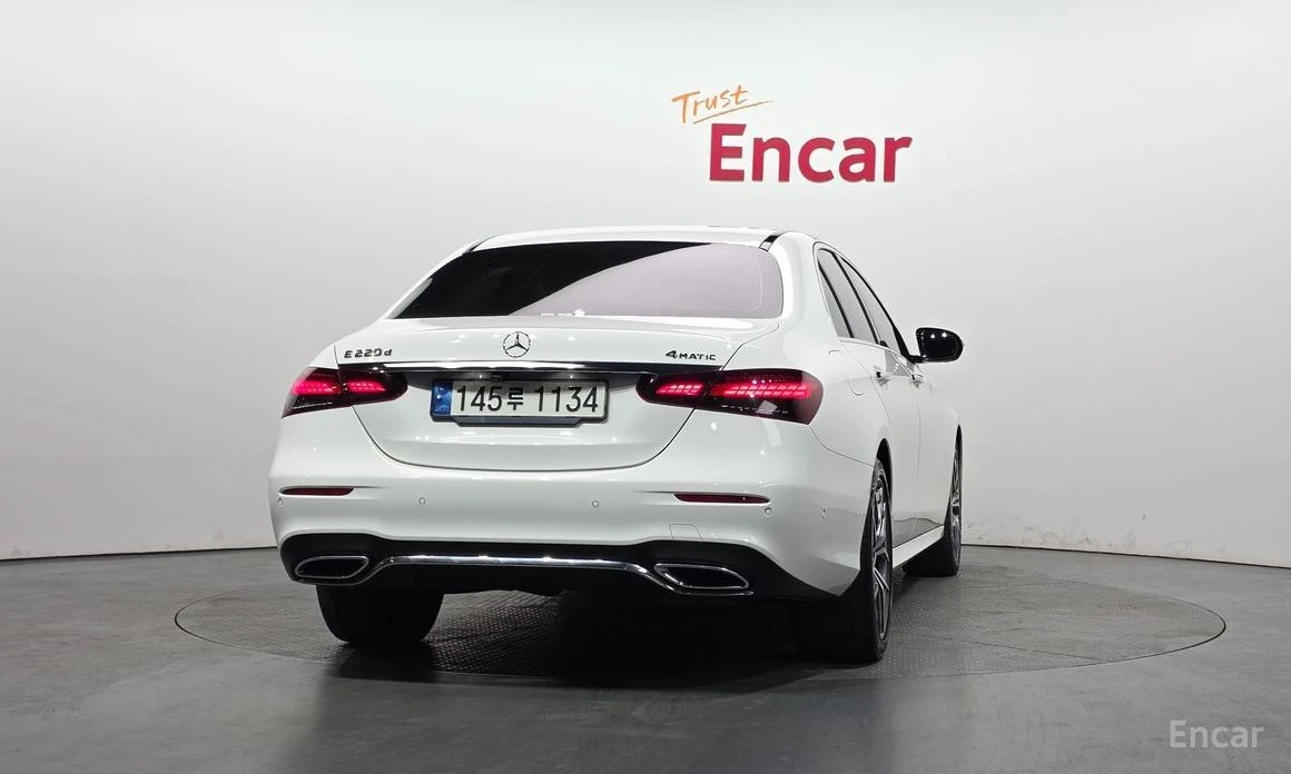 Mercedes-Benz E 220, снимка 4 - Автомобили и джипове - 54077474