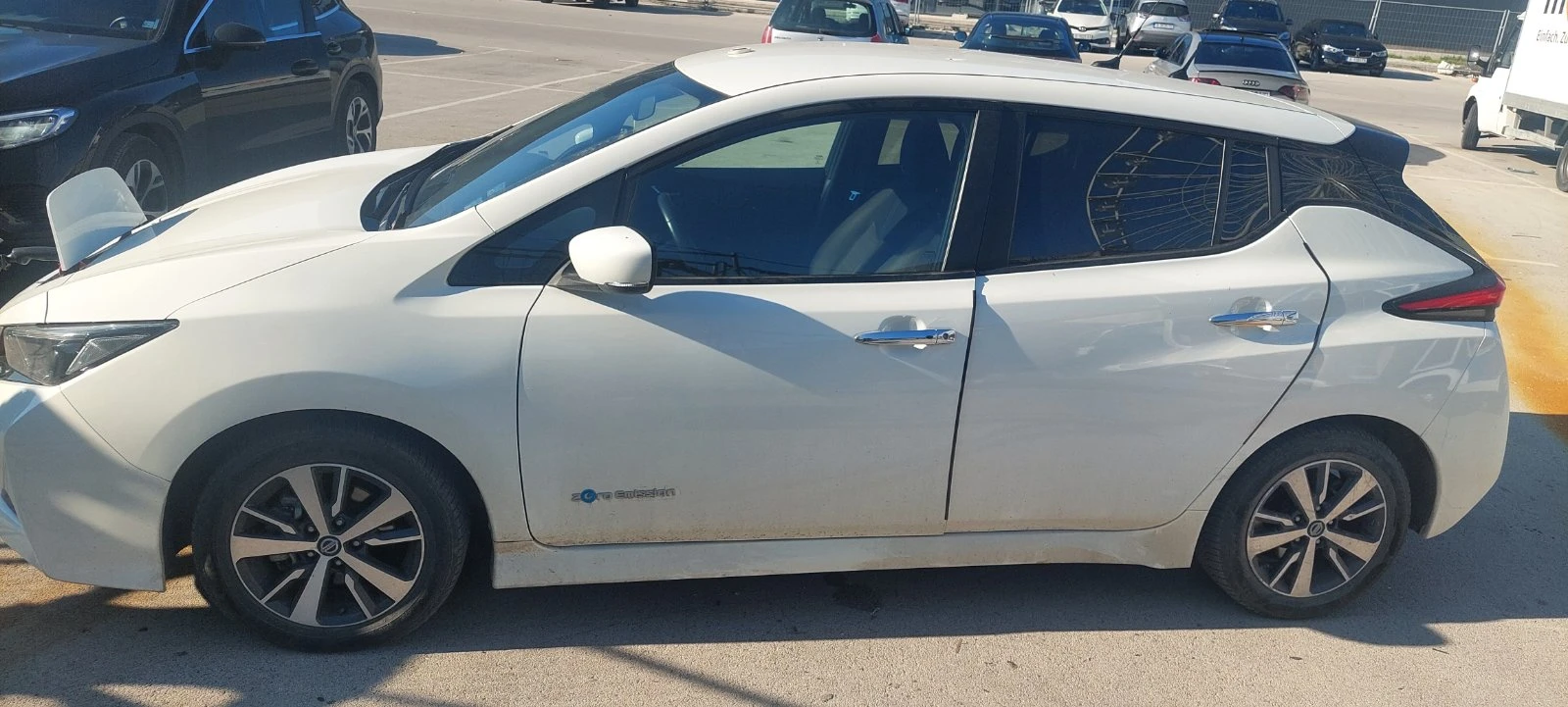 Nissan Leaf , снимка 2 - Автомобили и джипове - 54141336