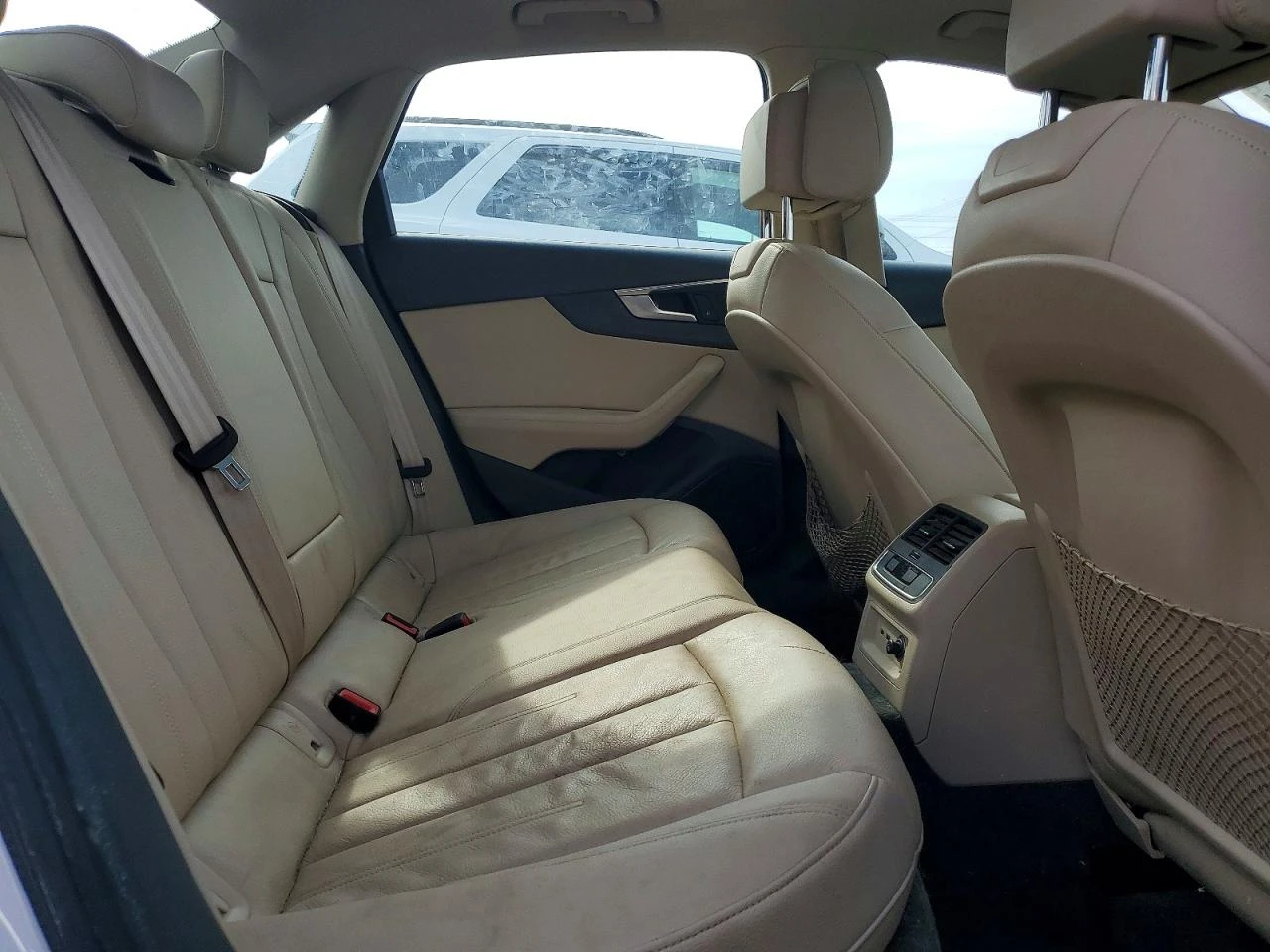 Audi A4 2.0l Premium Plus, снимка 10 - Автомобили и джипове - 54417325