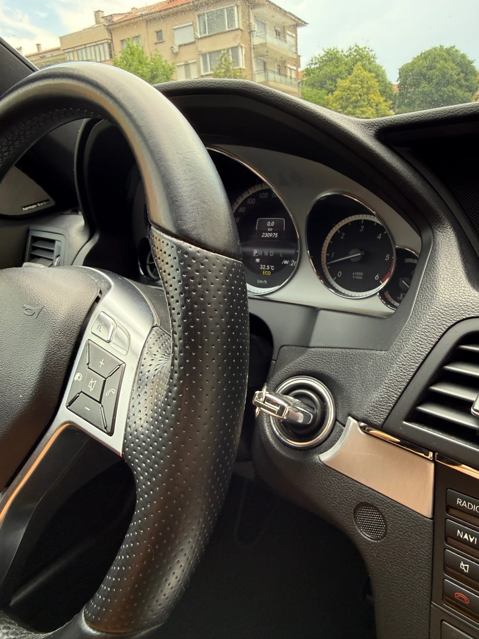 Mercedes-Benz E 350 Coupe AMG, снимка 12 - Автомобили и джипове - 55069537