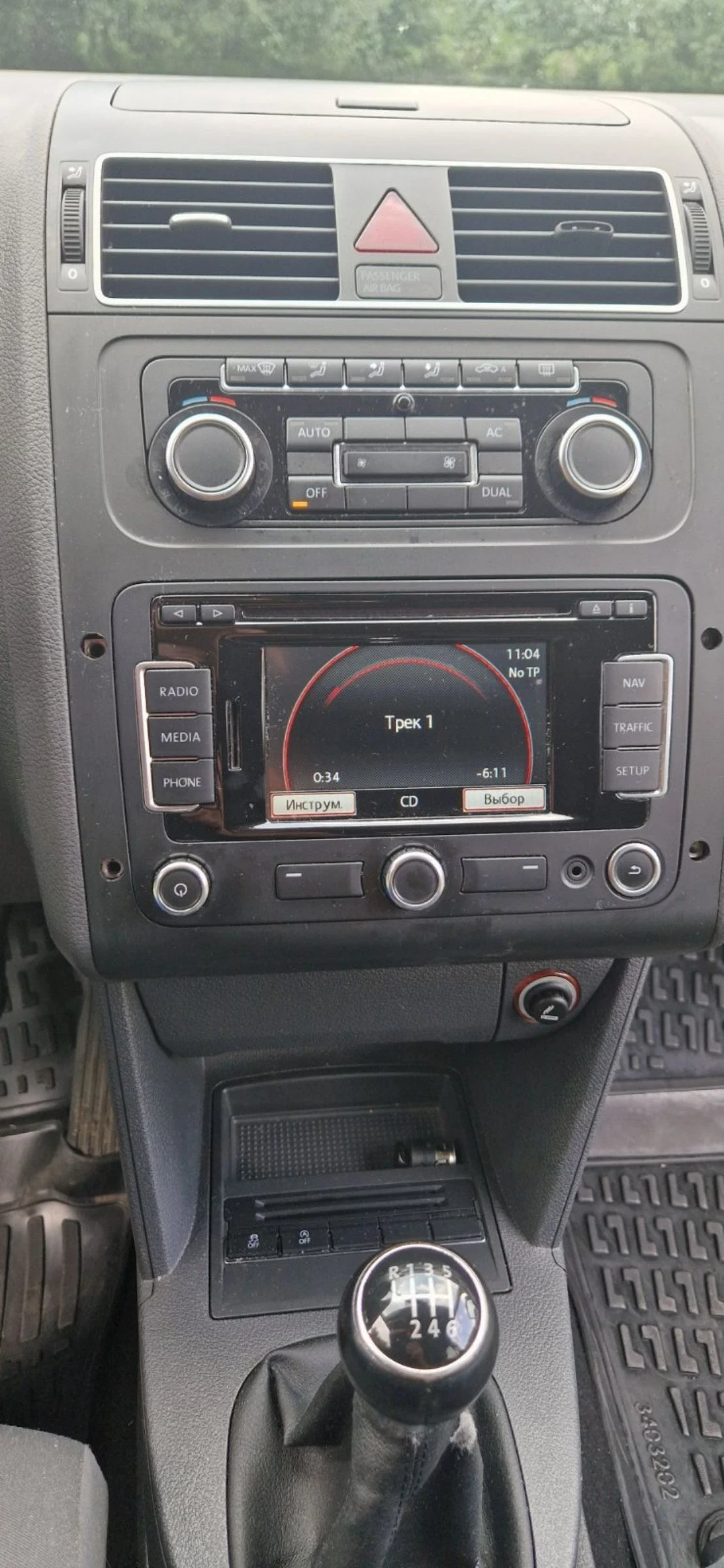 VW Touran, снимка 11 - Автомобили и джипове - 55175935