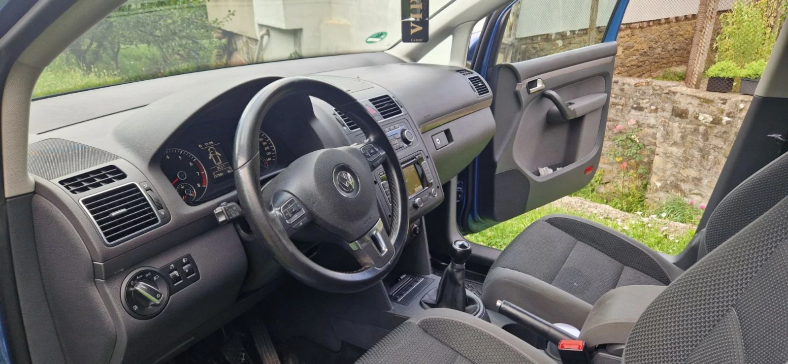 VW Touran, снимка 5 - Автомобили и джипове - 55175935