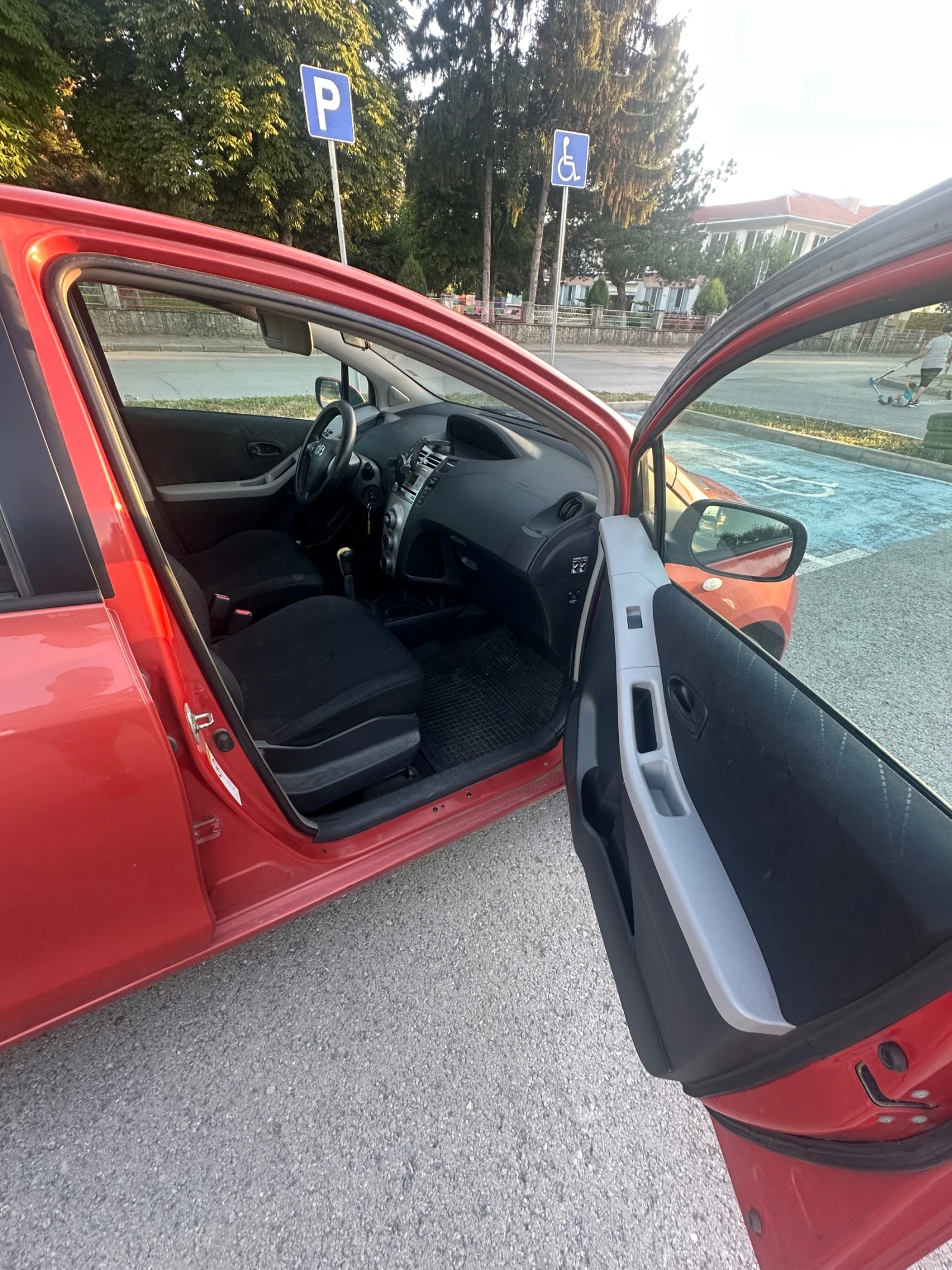 Toyota Yaris 1.0i, снимка 6 - Автомобили и джипове - 55272733