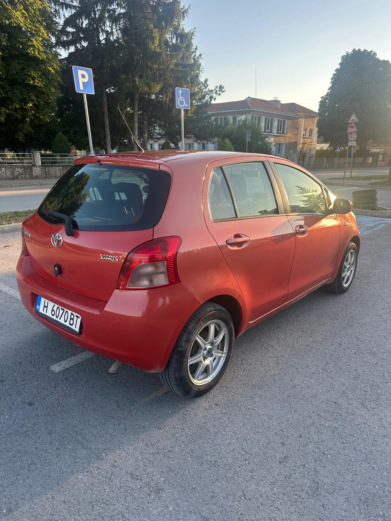 Toyota Yaris 1.0i, снимка 4 - Автомобили и джипове - 55272733